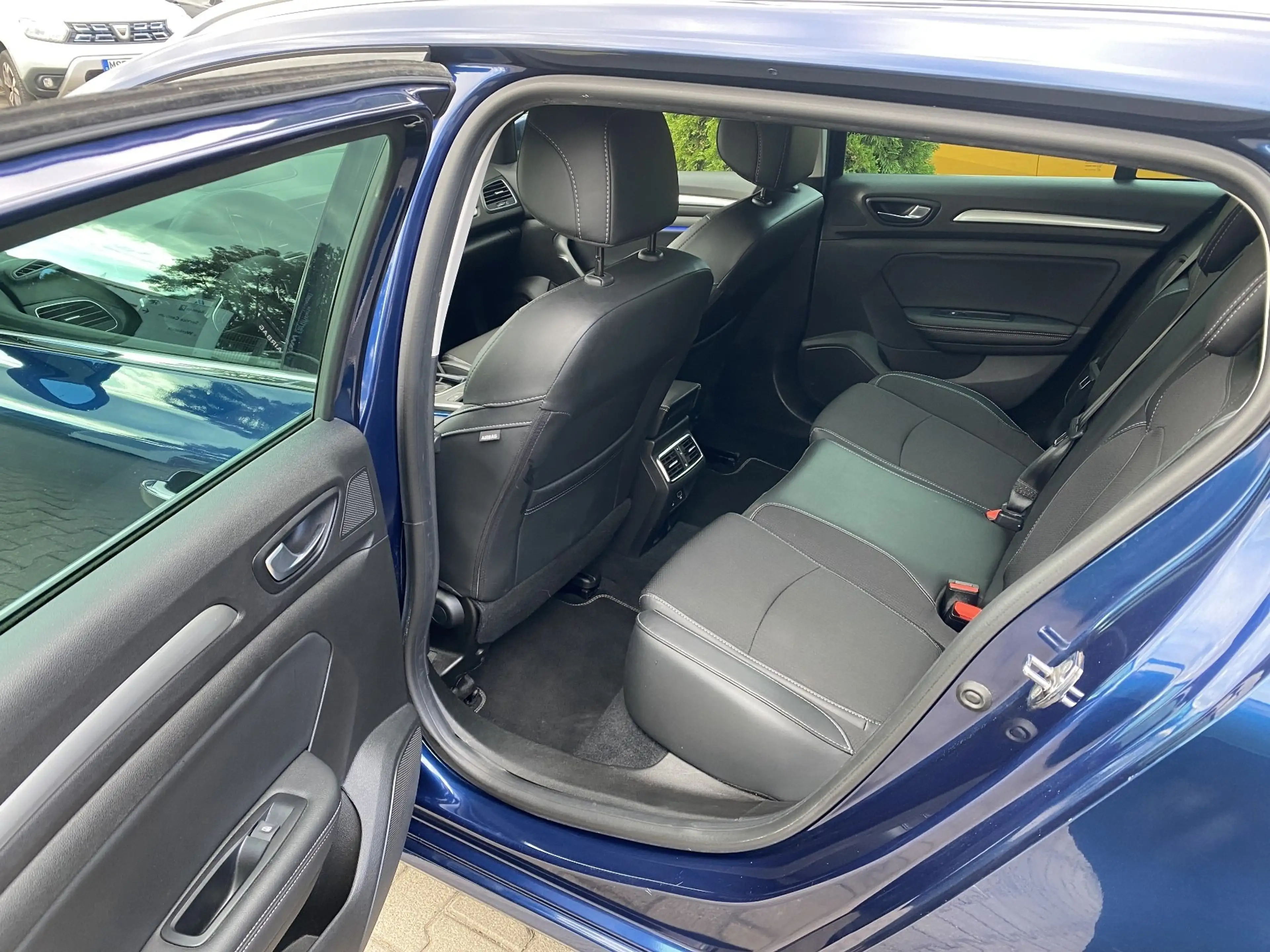 Renault Megane Grandtour INTENS E-TECH PLUG-IN 160 — photo 8