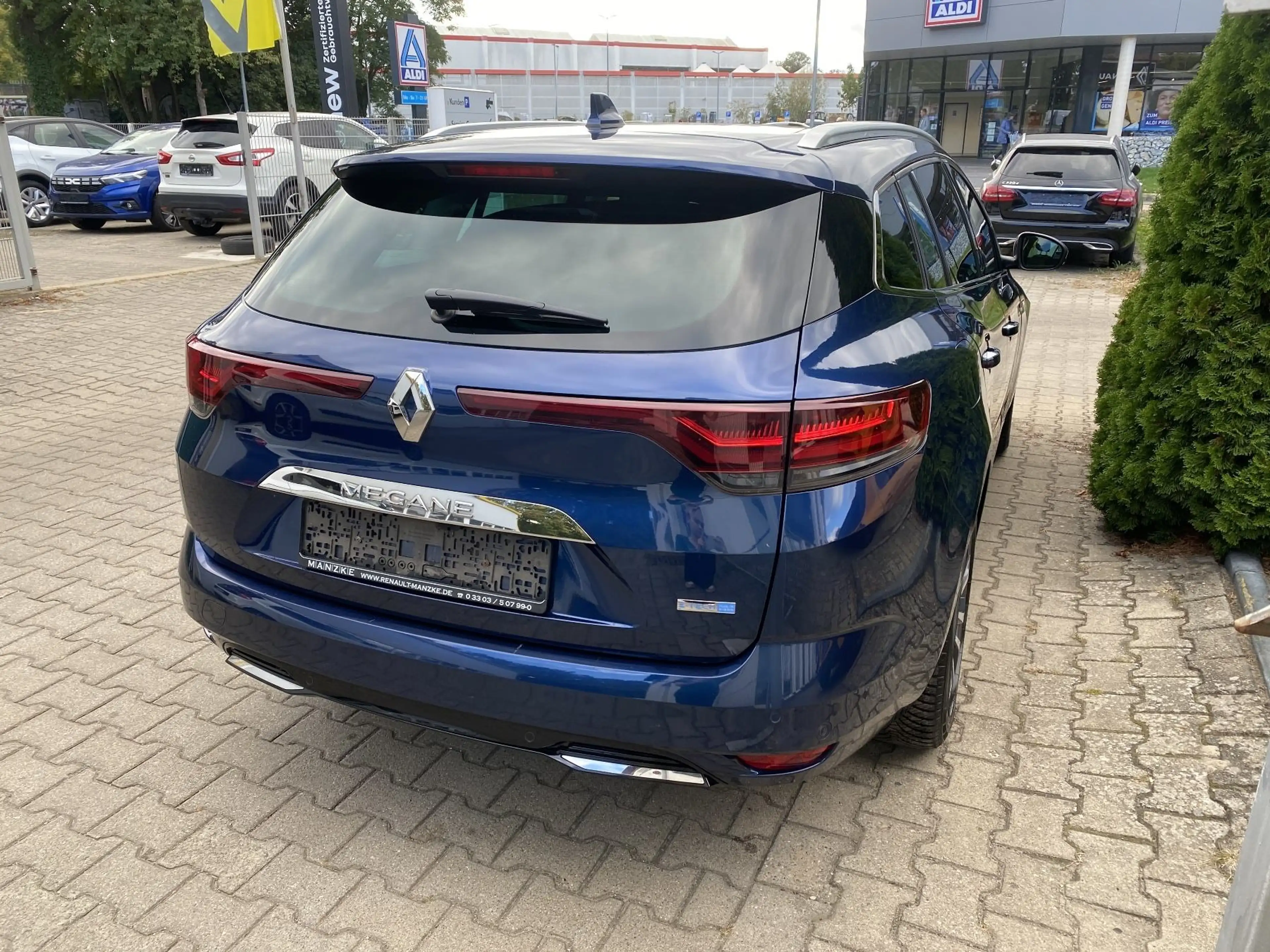Renault Megane Grandtour INTENS E-TECH PLUG-IN 160 — photo 4