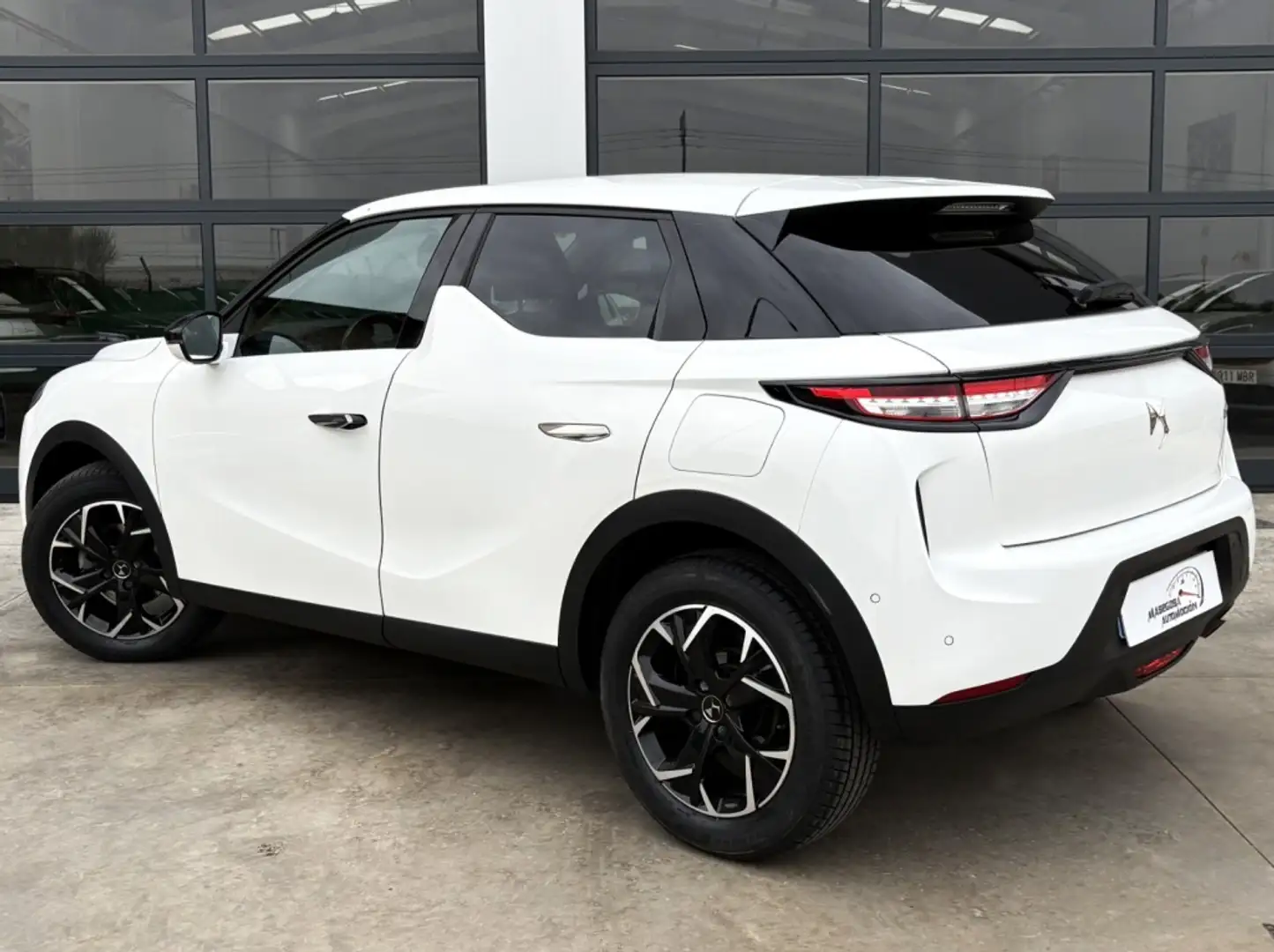 DS Automobiles DS 3 Crossback Puretech So Chic 100 Blanc - 2