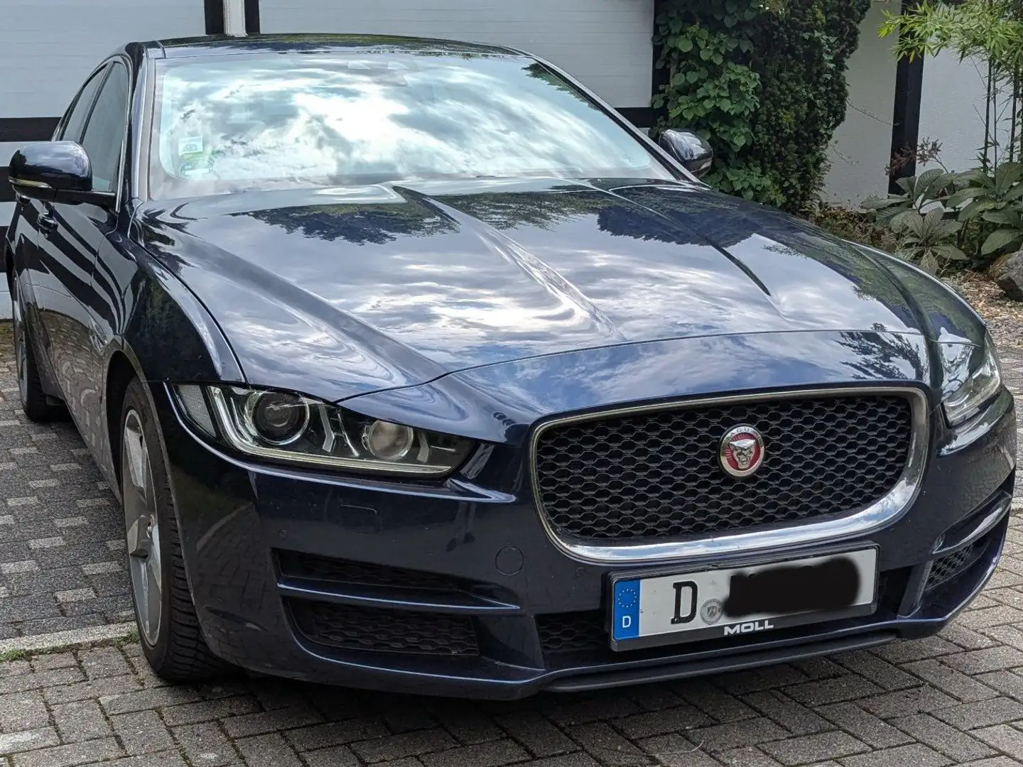 Jaguar XE XE 25t Portfolio Blau - 1