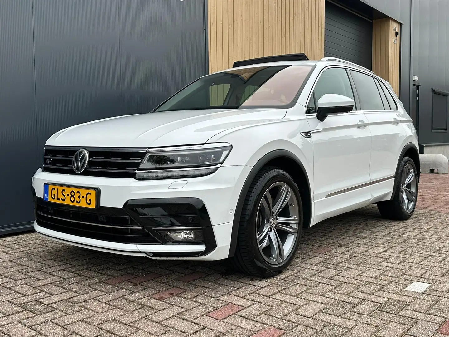 Volkswagen Tiguan 2.0 TSI 180pk 4Motion R-Line | Stoelverwarming | C Blanc - 1