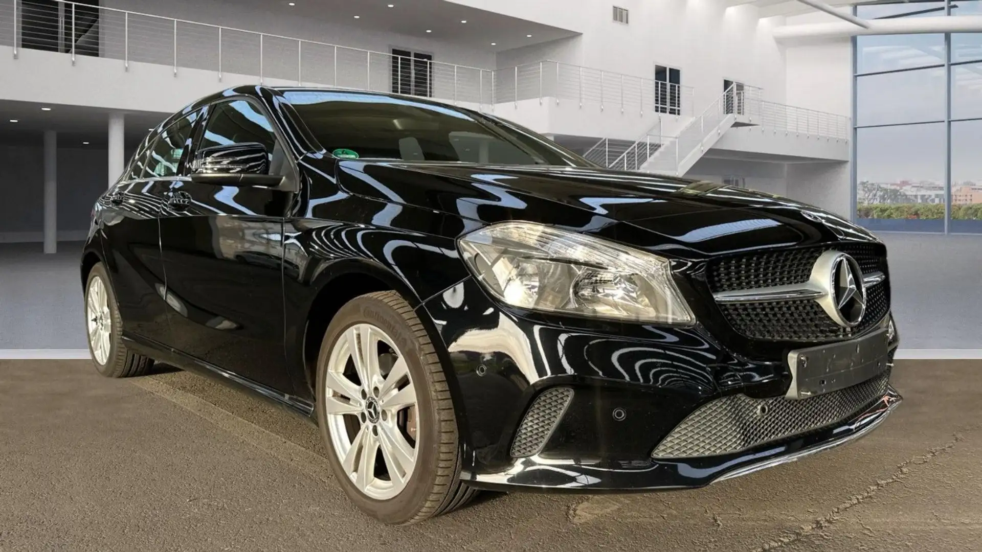 Mercedes-Benz A 180 A180 BE NAVI PARK-ASSIST SITZHZG. TEMPOM. 2.HAND Noir - 1