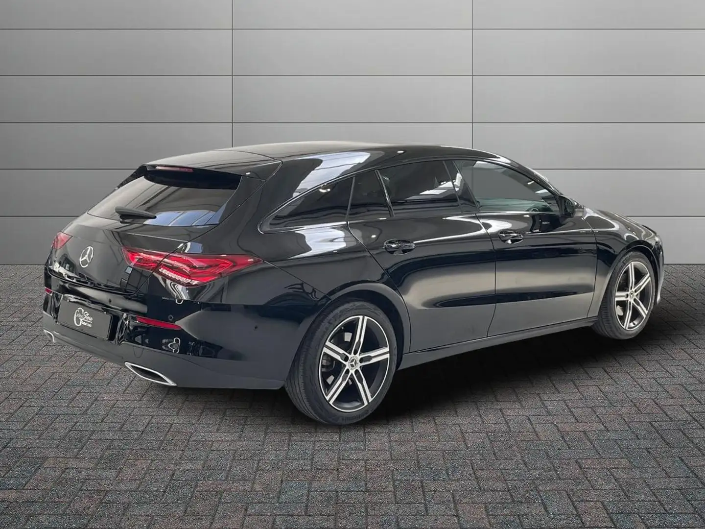 Mercedes-Benz CLA 180 CLA Shooting Brake 180 d Business auto Zwart - 2