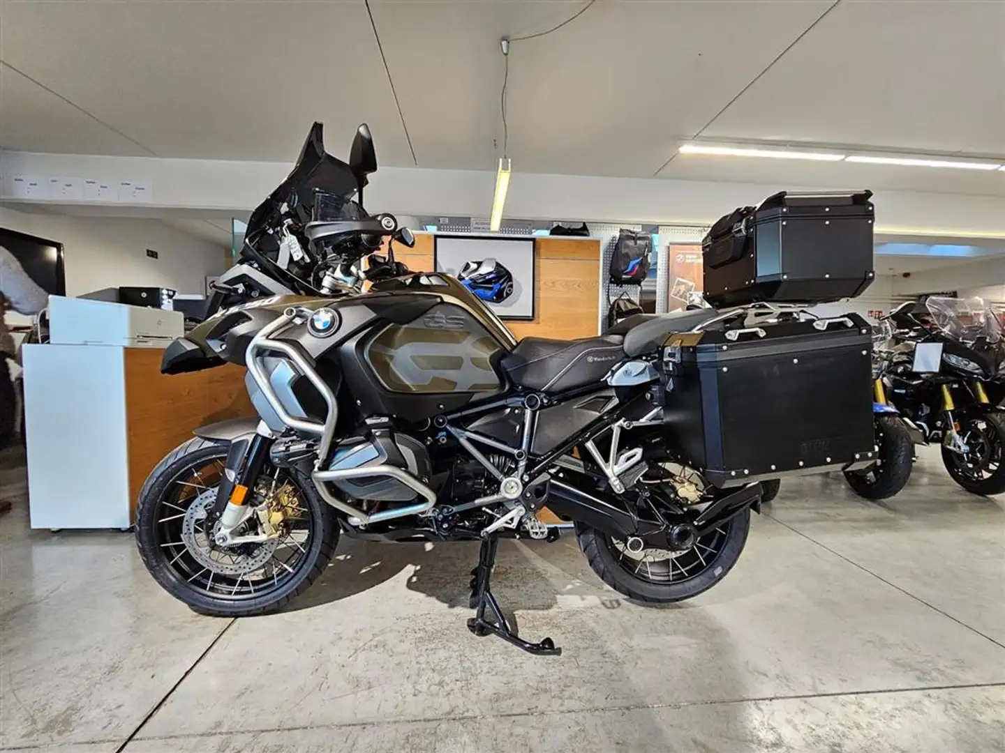 BMW R 1250 GS Adventure 0 Maro - 1