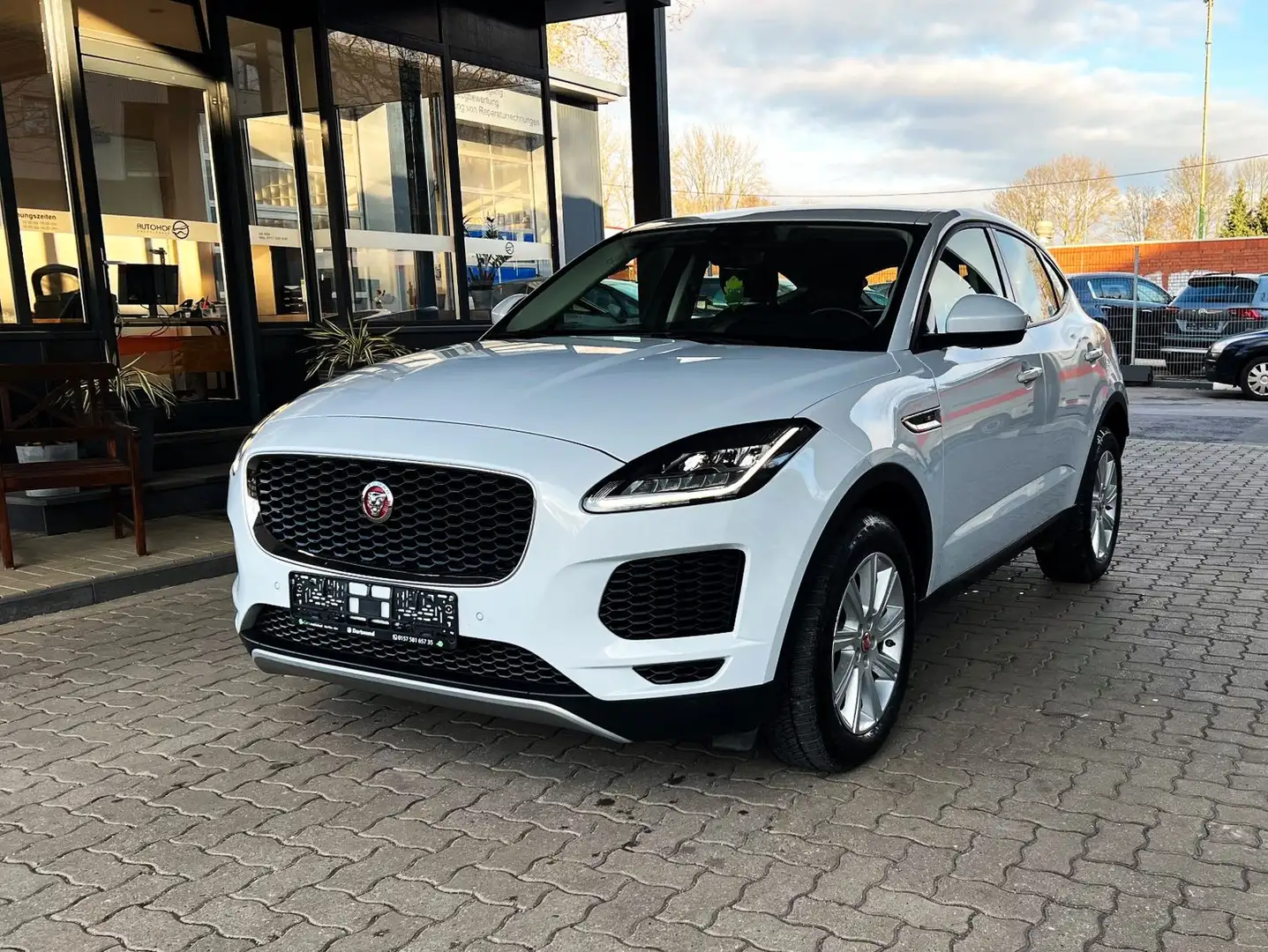 Jaguar E-Pace S/Leder/Kamera/Sitzheizung/2,0 Ltr./110KW Weiß - 1