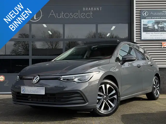 Volkswagen Golf 1.5 eTSI Style Pano Navi LED