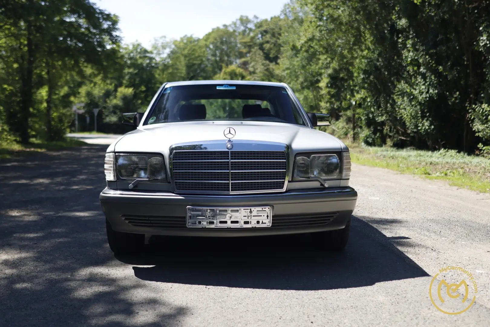 Mercedes-Benz 560 SEL, Scheckheft, Top Zustand, TÜV & H Neu Gümüş rengi - 2