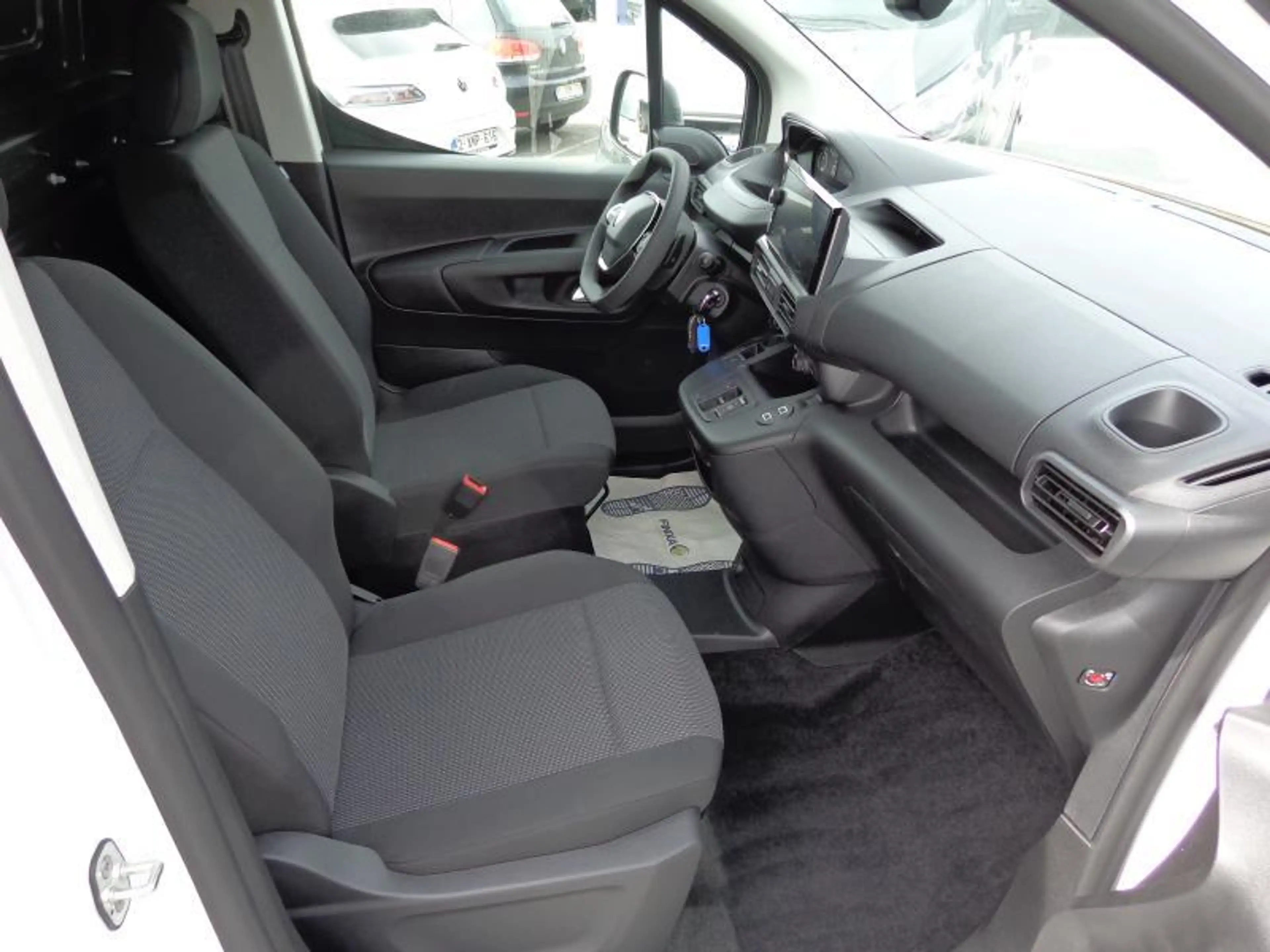 Peugeot Partner 1.5HDi 2Pl EAT8 - Caméra - Clim — photo 2