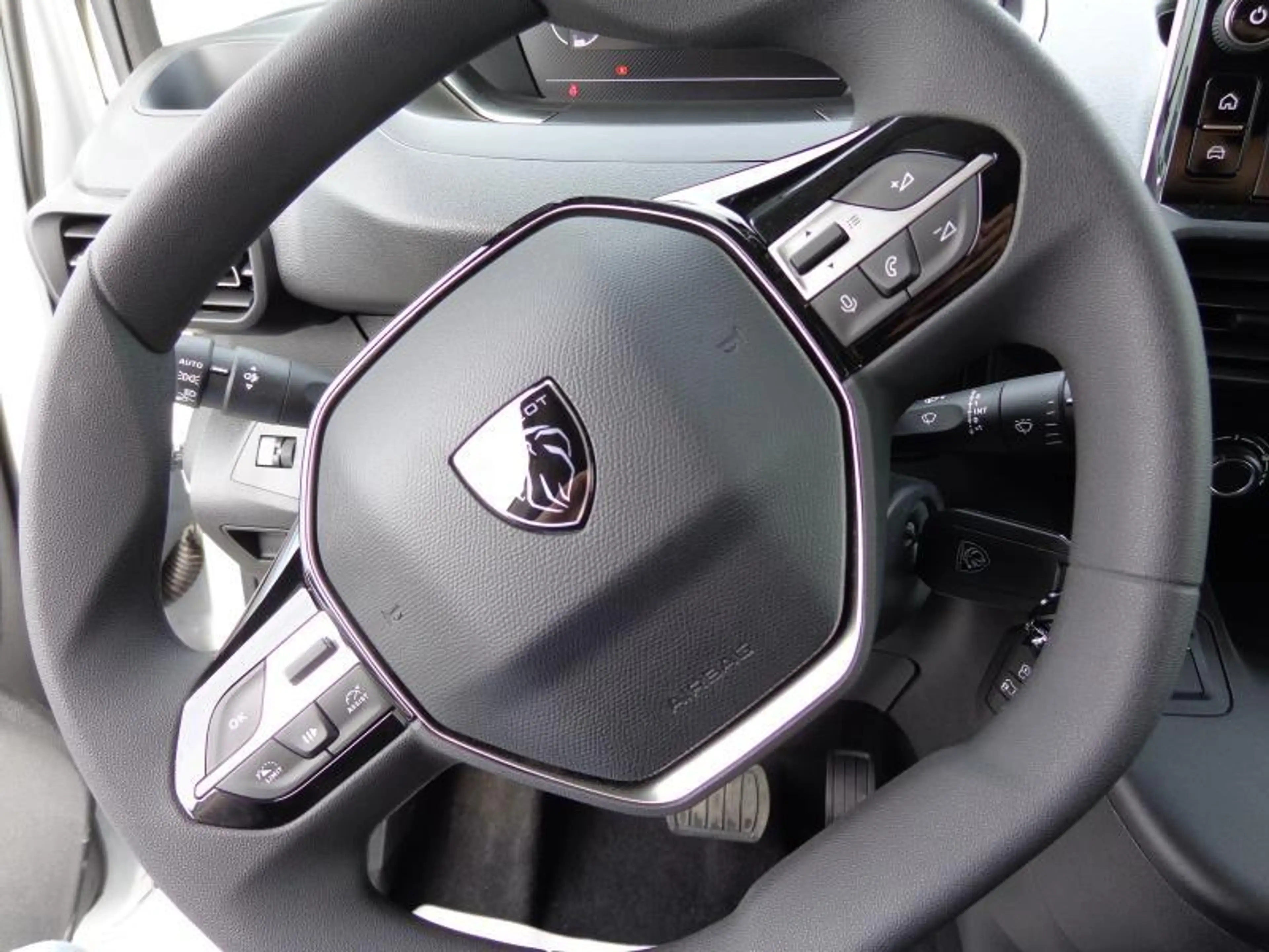 Peugeot Partner 1.5HDi 2Pl EAT8 - Caméra - Clim — photo 4