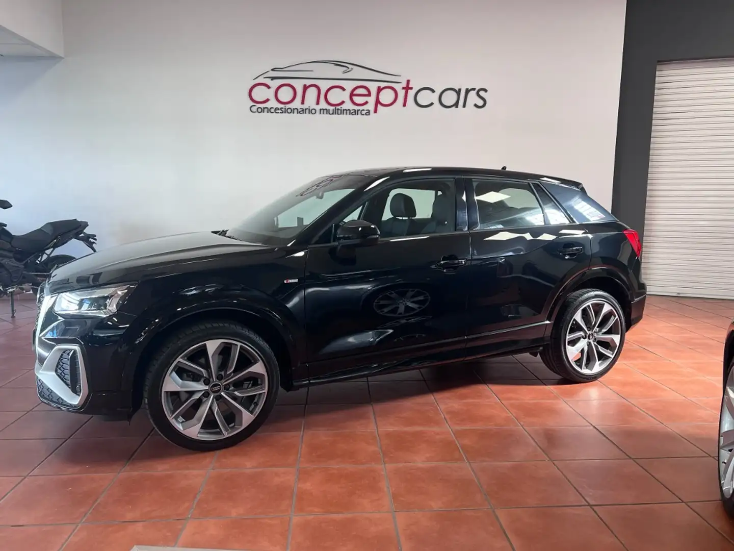 Audi Q2 35 TDI Adrenalin S tronic 110kW Negro - 2