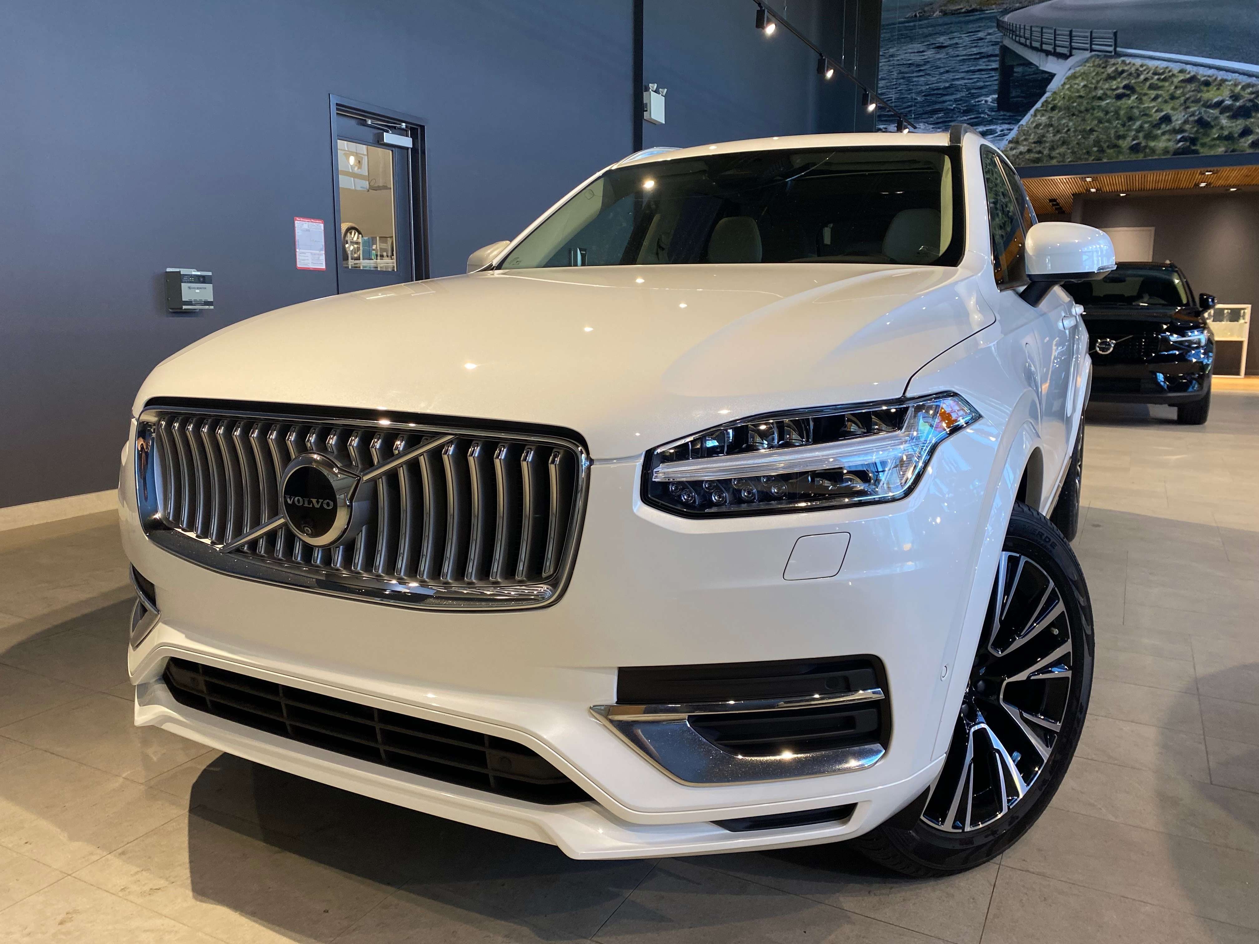2024 Volvo XC90 T8 eAWD PHEV Plus Bright Theme 7-Seater