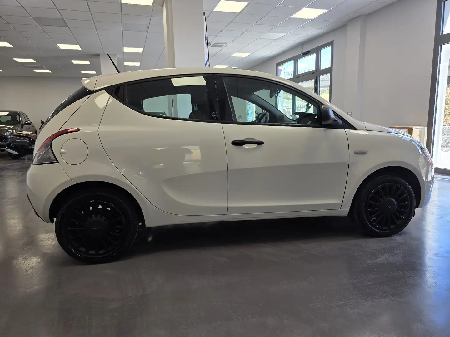 Lancia Ypsilon Ypsilon III 2015 1.0 firefly hybrid Silver s Blanc - 2