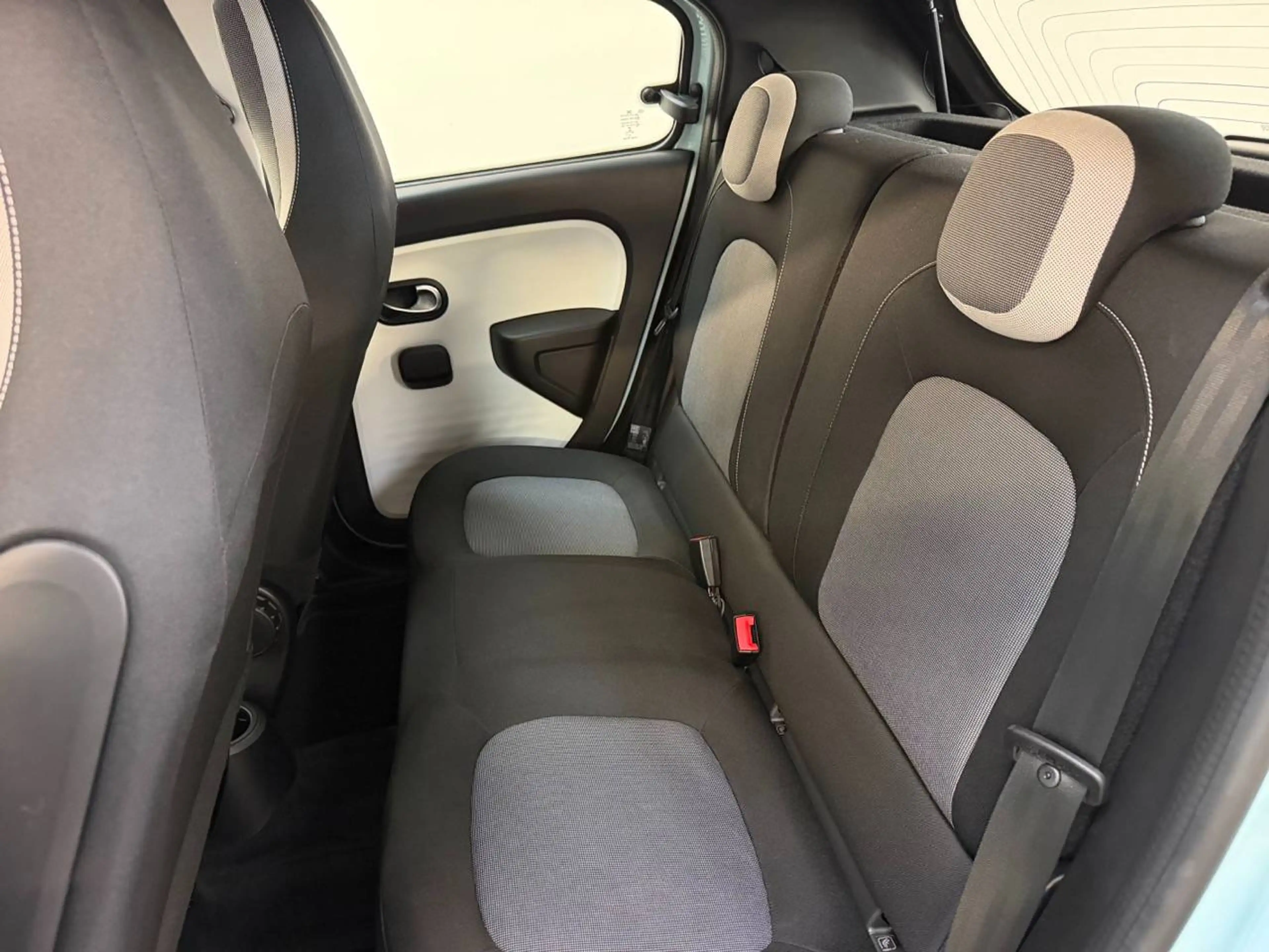 Renault Twingo Twingo 1.0i SCe — photo 10