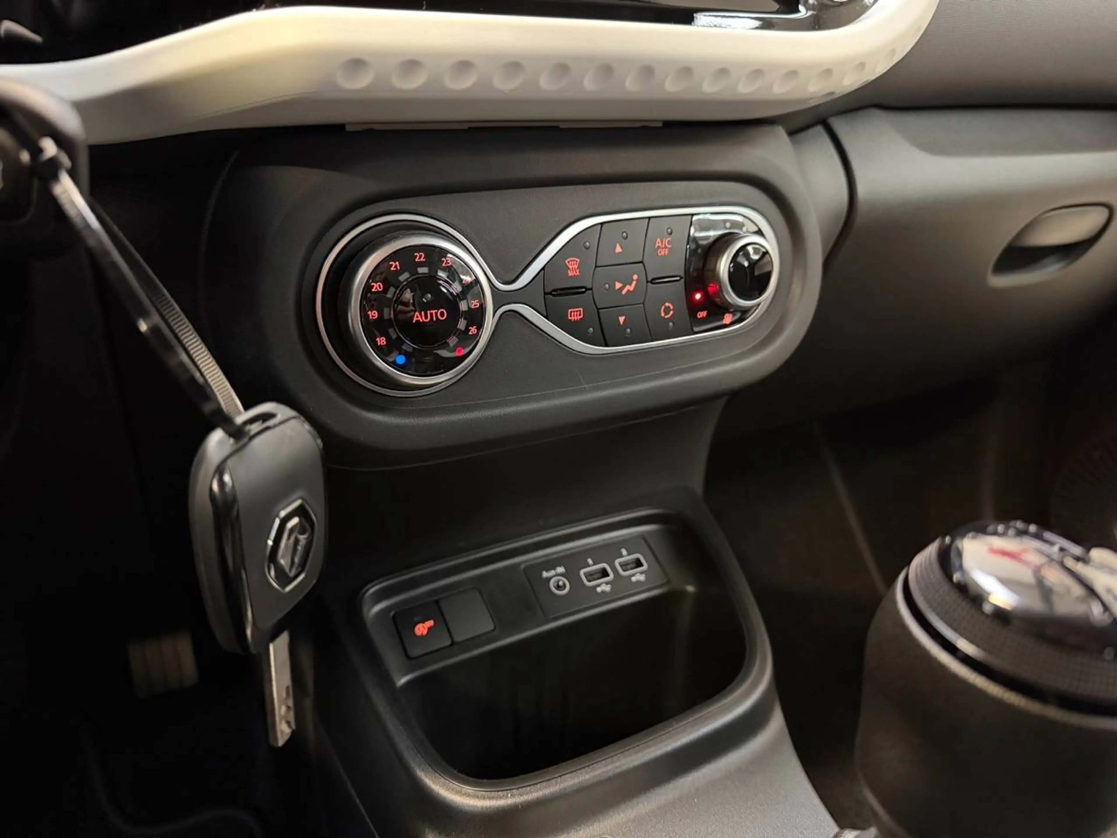 Renault Twingo Twingo 1.0i SCe — photo 14