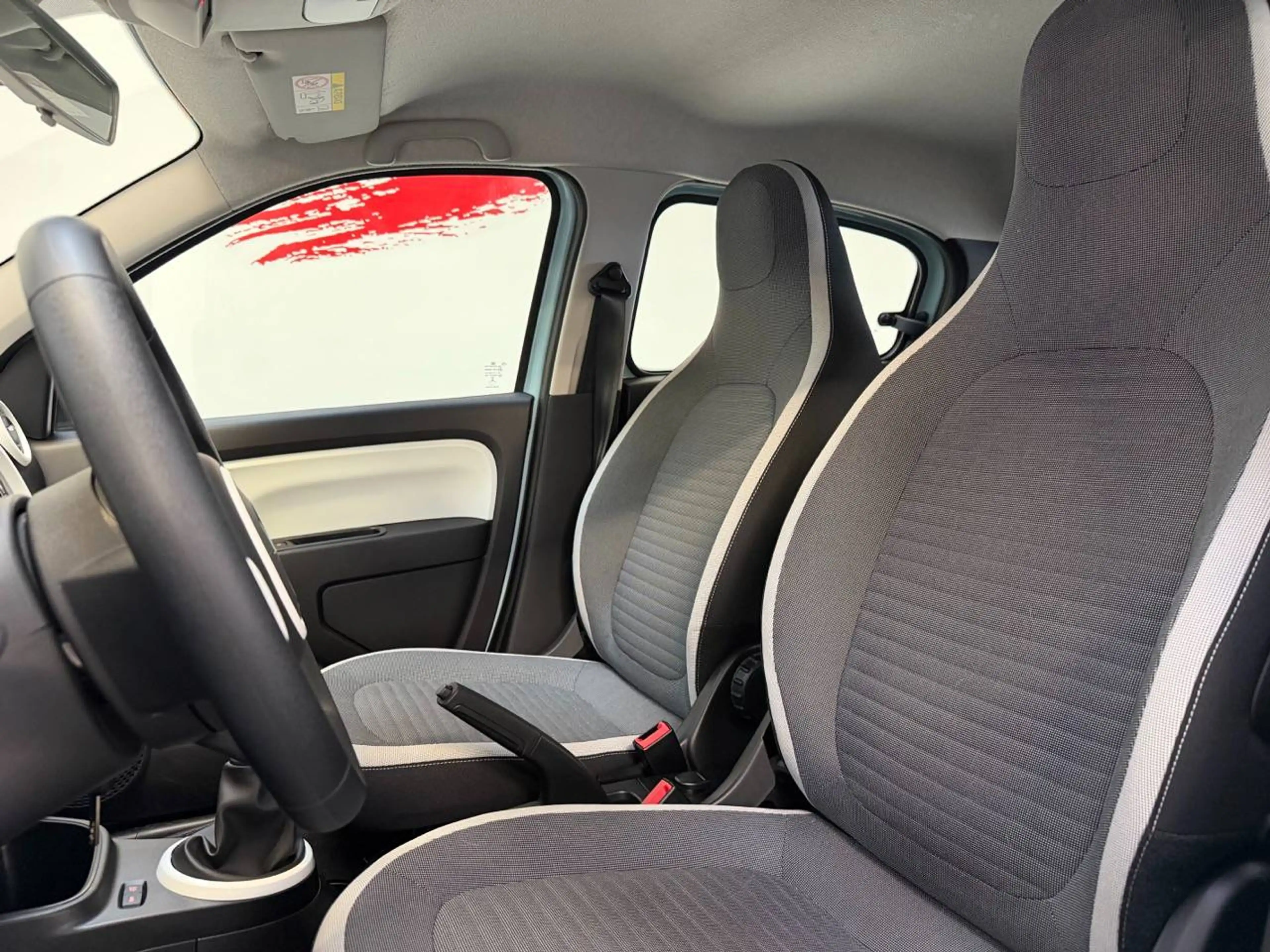 Renault Twingo Twingo 1.0i SCe — photo 9