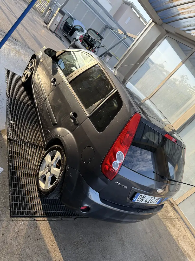 Ford Fiesta 5p 1.2 Ghia - 2