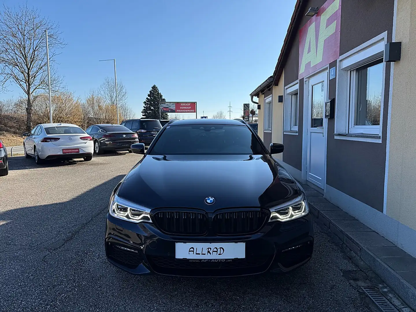 BMW 520 d xDrive Touring Aut. Sport | M-PAKET INNEN+AUSSEN Schwarz - 2