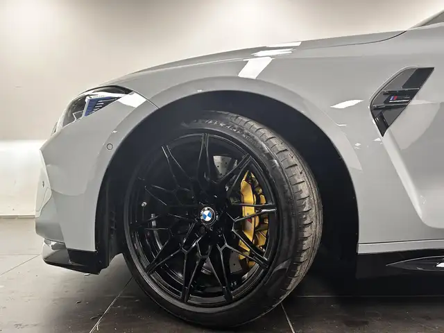 BMW M4 view 8