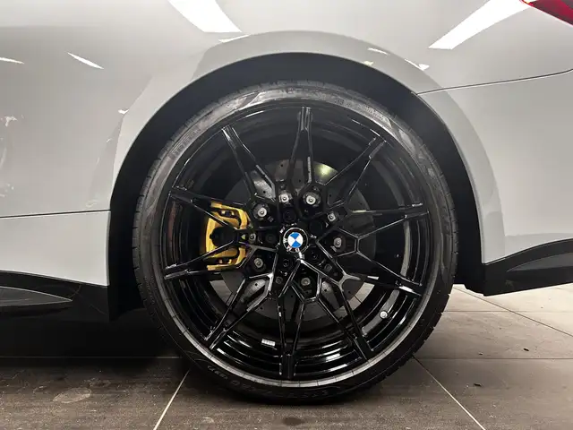 BMW M4 view 6