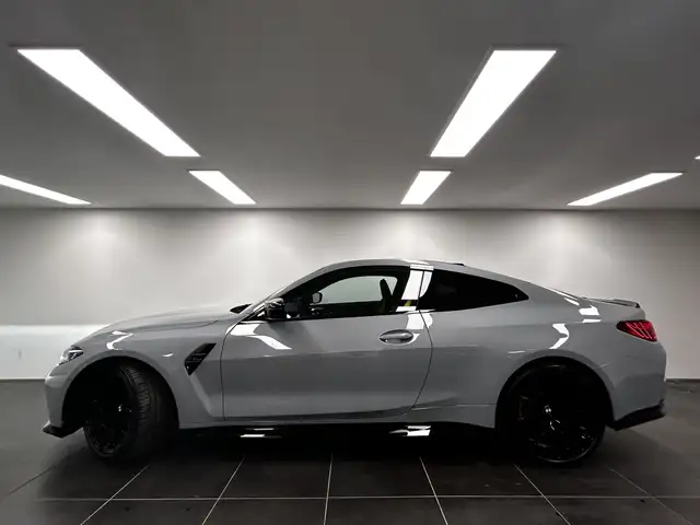 BMW M4 view 2