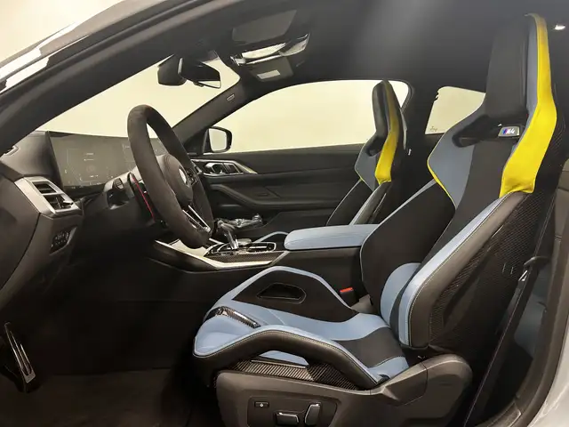 BMW M4 view 4
