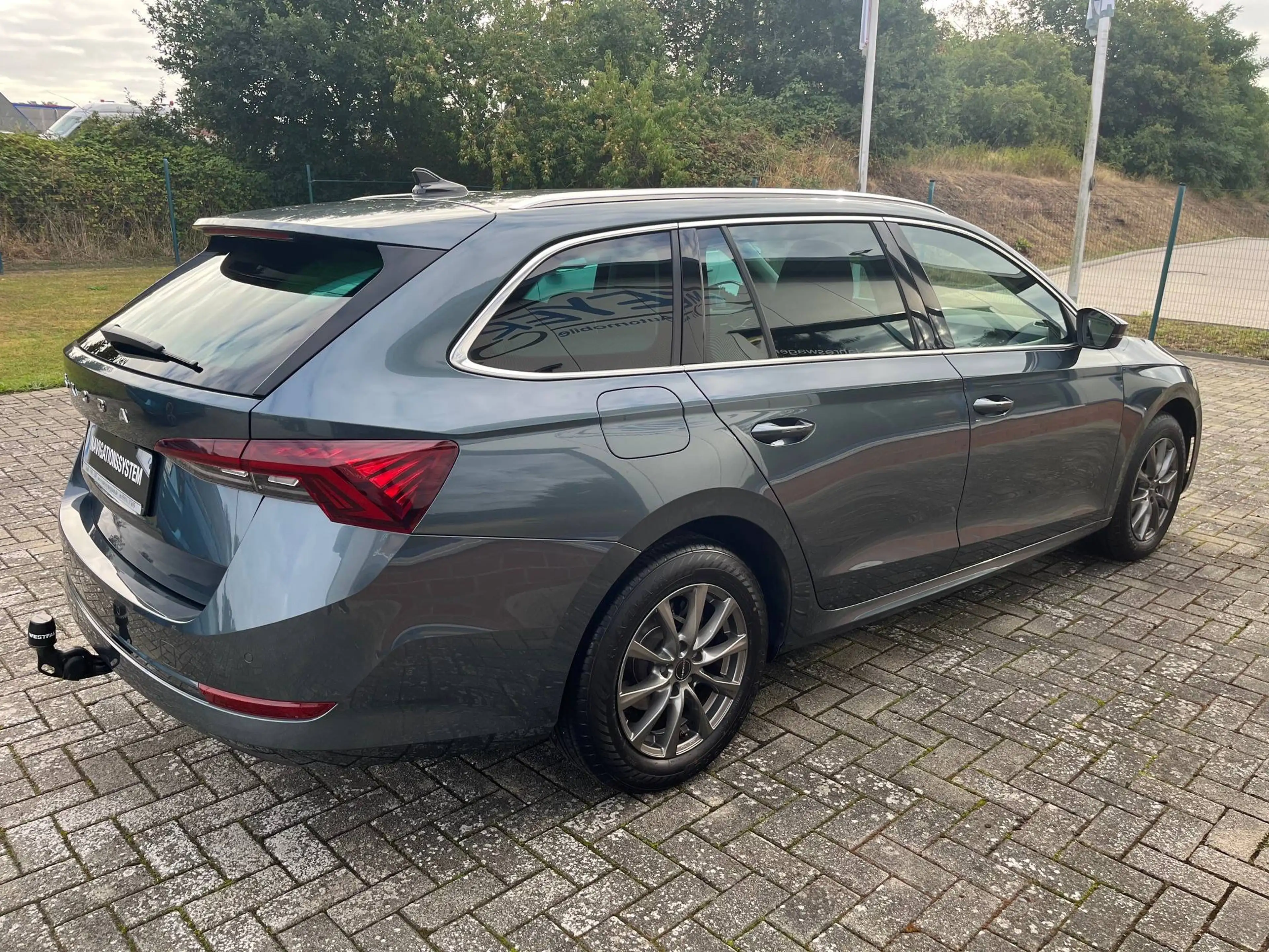 Skoda Octavia Combi 2.0 TDI DSG Ambition Navi AHK Kamera — photo 5