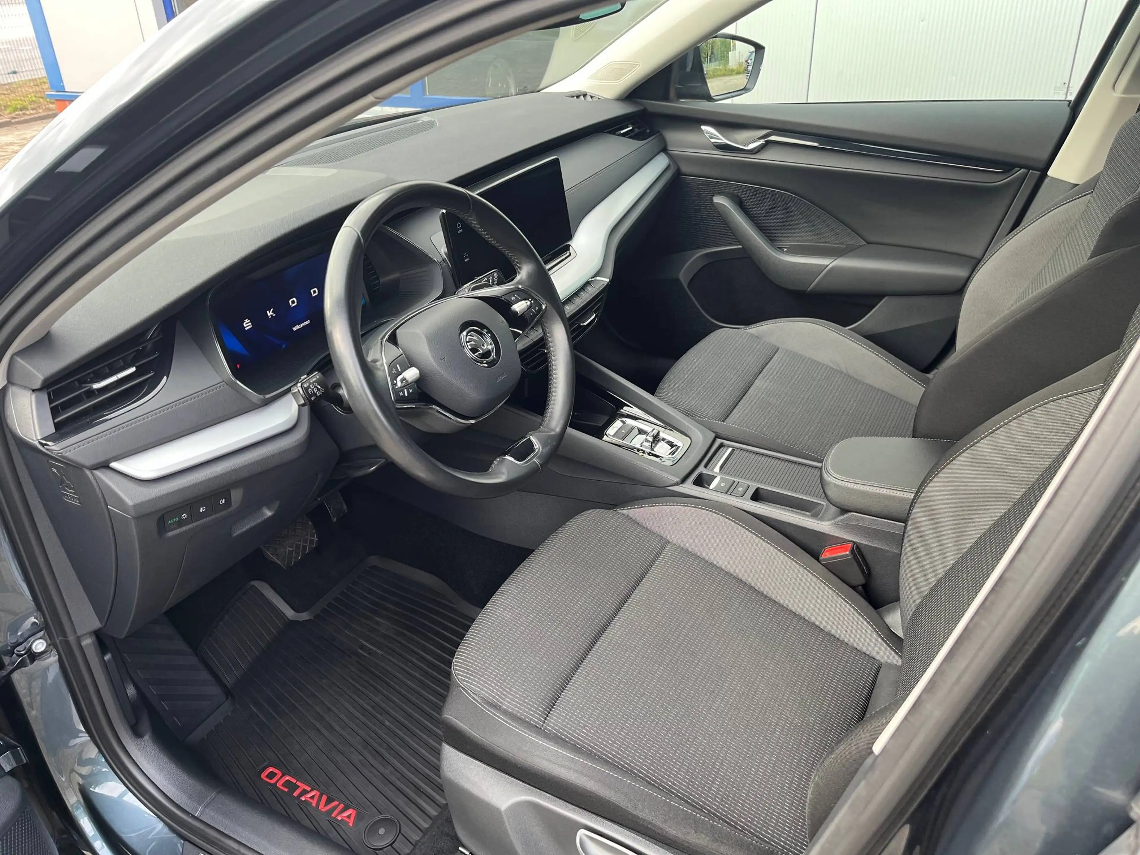 Skoda Octavia Combi 2.0 TDI DSG Ambition Navi AHK Kamera — photo 10