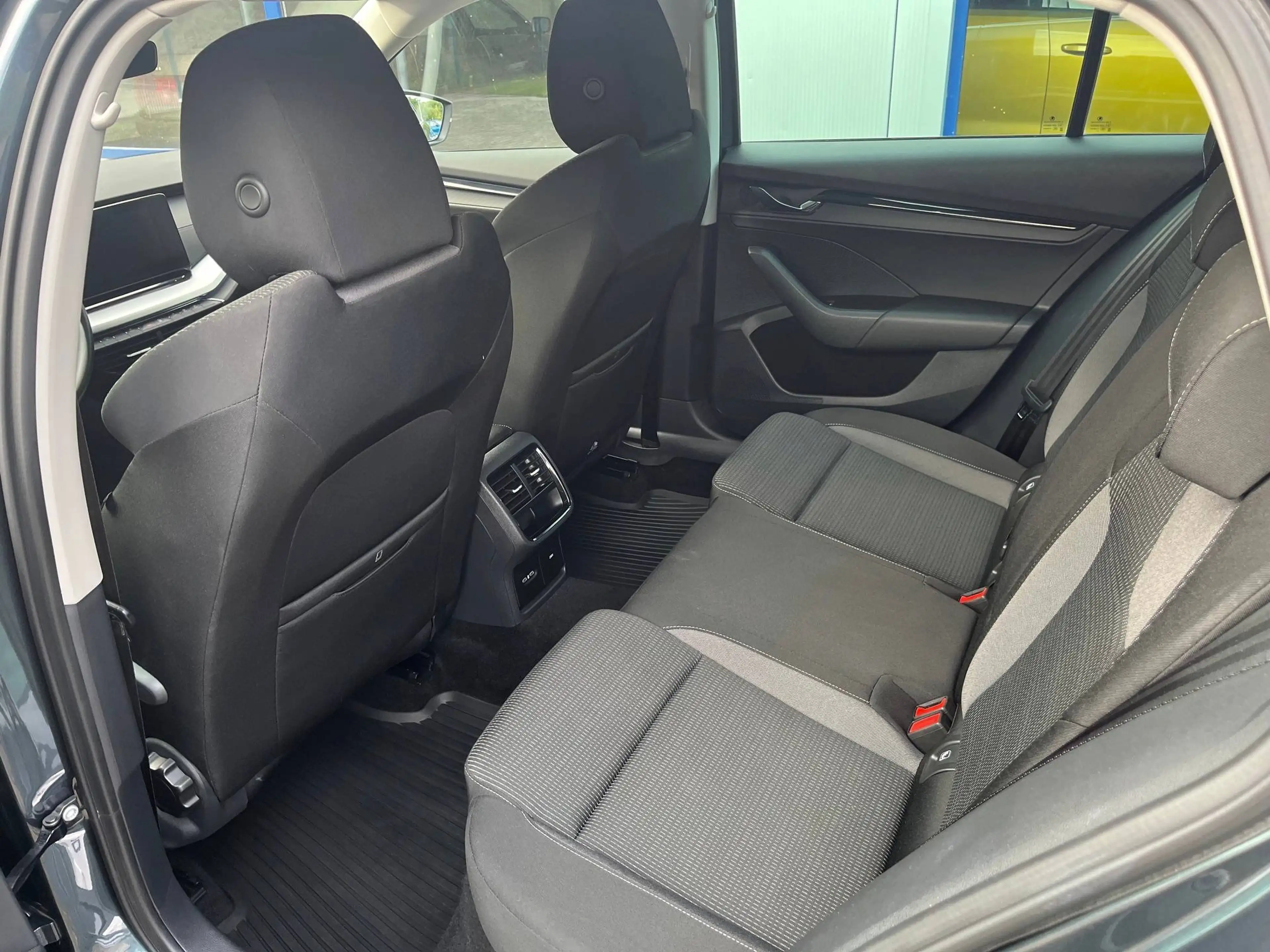 Skoda Octavia Combi 2.0 TDI DSG Ambition Navi AHK Kamera — photo 11