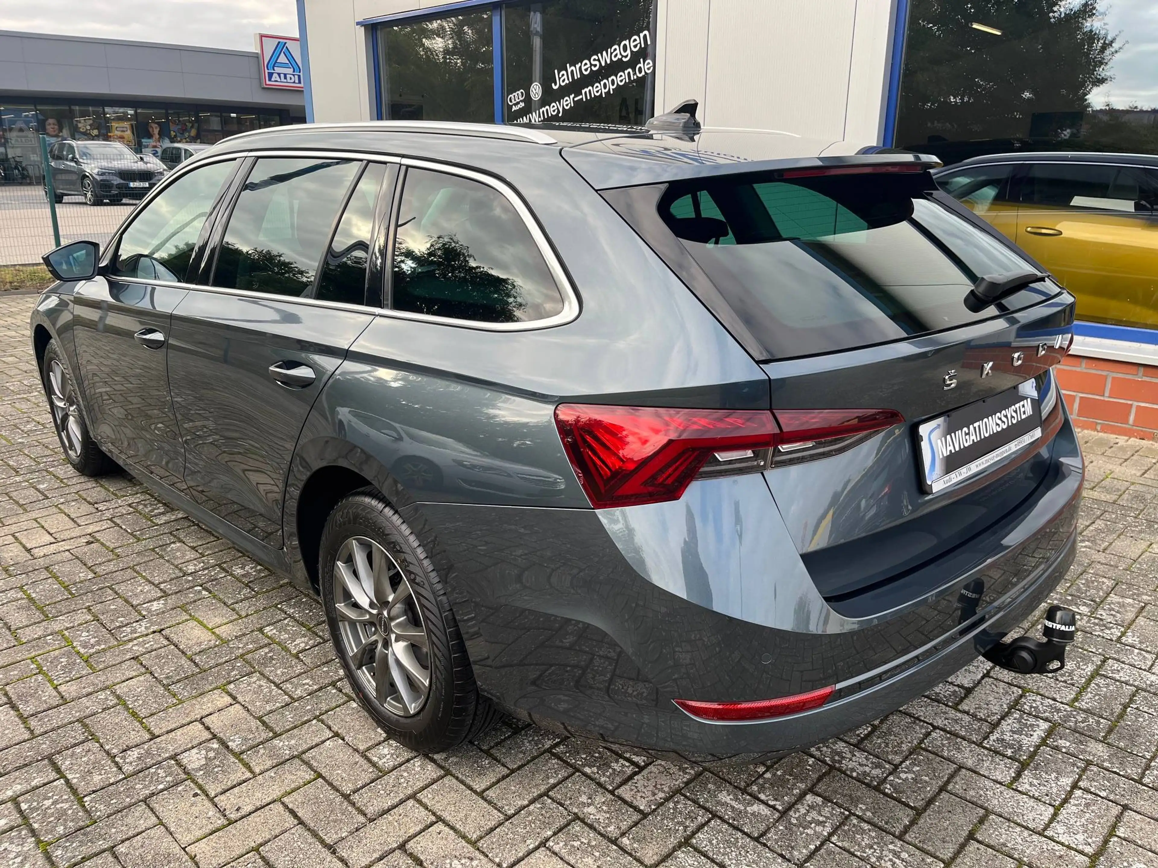 Skoda Octavia Combi 2.0 TDI DSG Ambition Navi AHK Kamera — photo 3