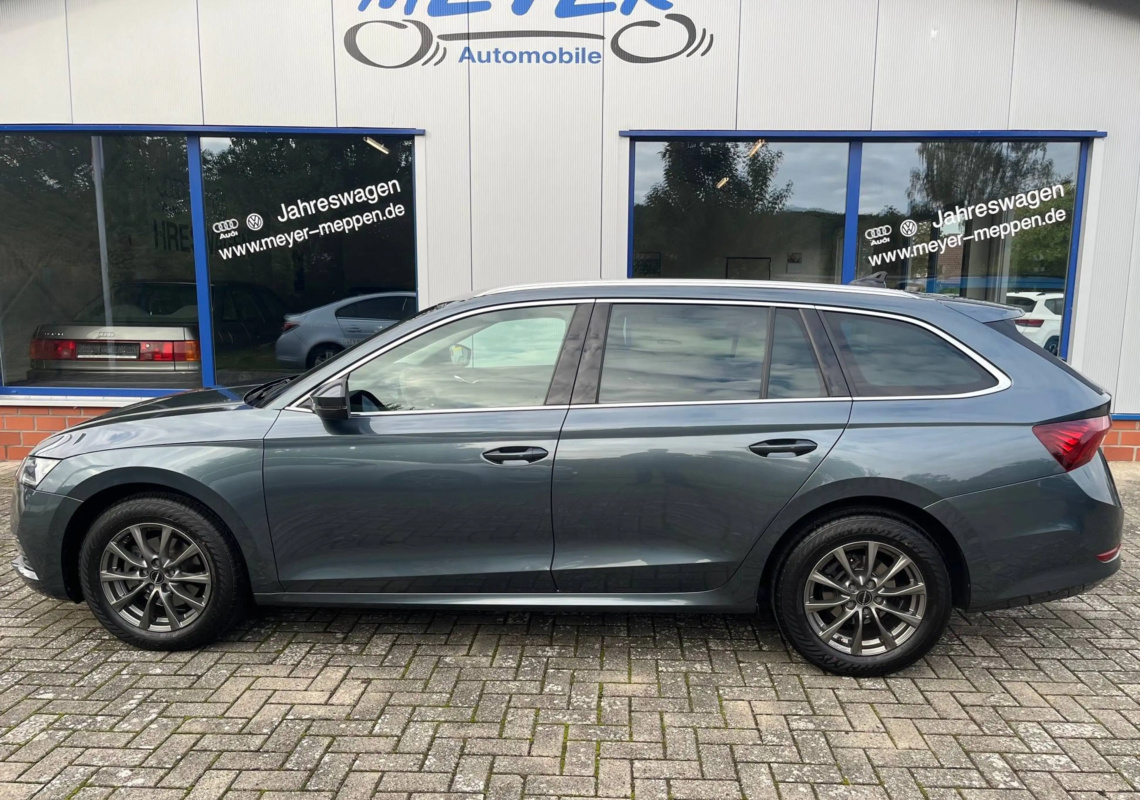 Skoda Octavia Combi 2.0 TDI DSG Ambition Navi AHK Kamera — photo 2