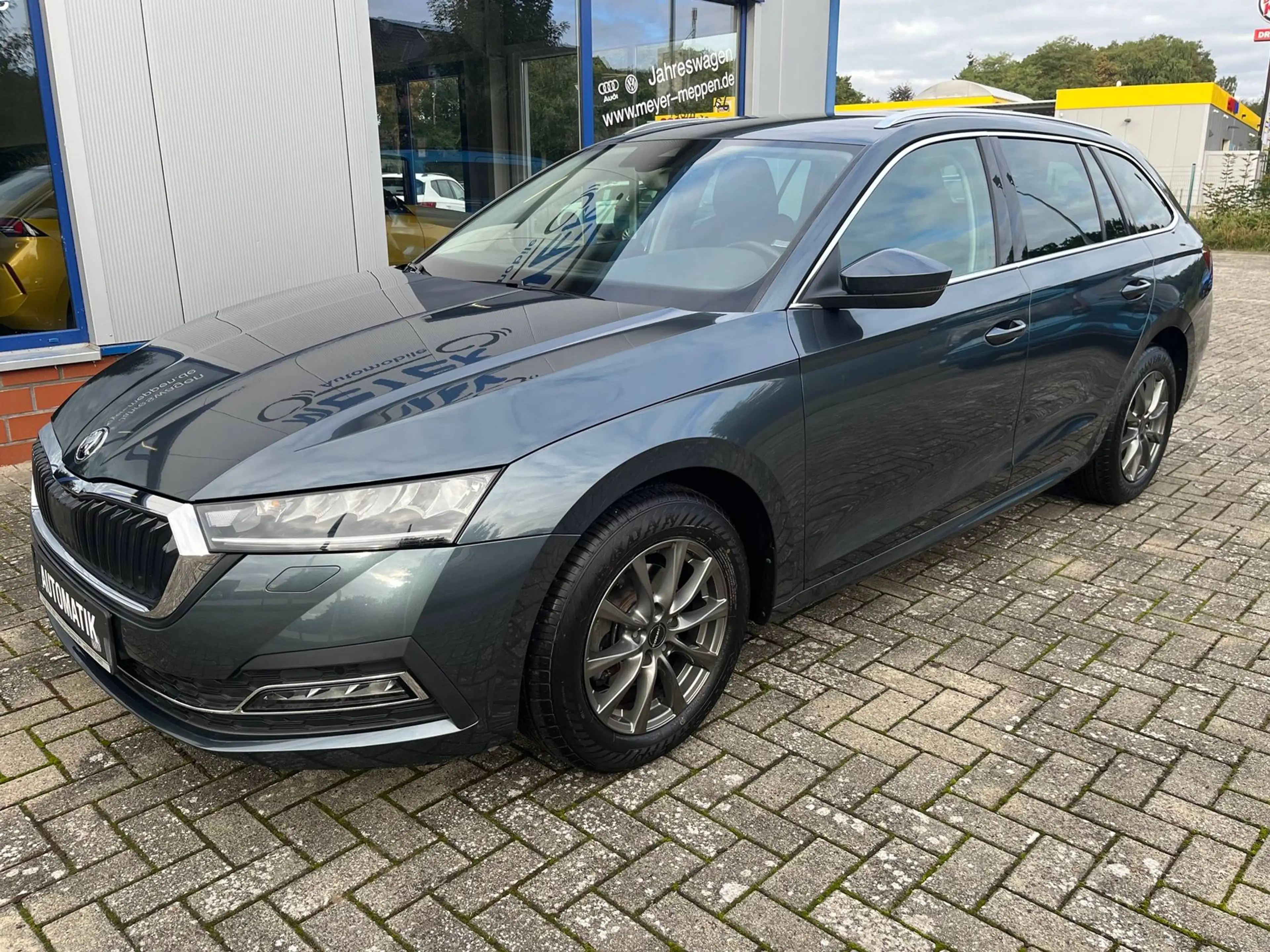 Skoda Octavia Combi 2.0 TDI DSG Ambition Navi AHK Kamera