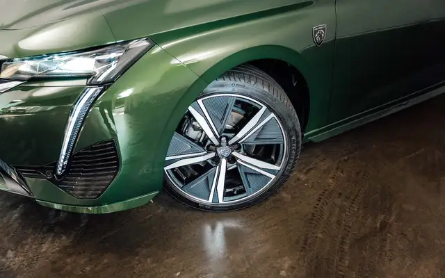 Peugeot 308 view 5