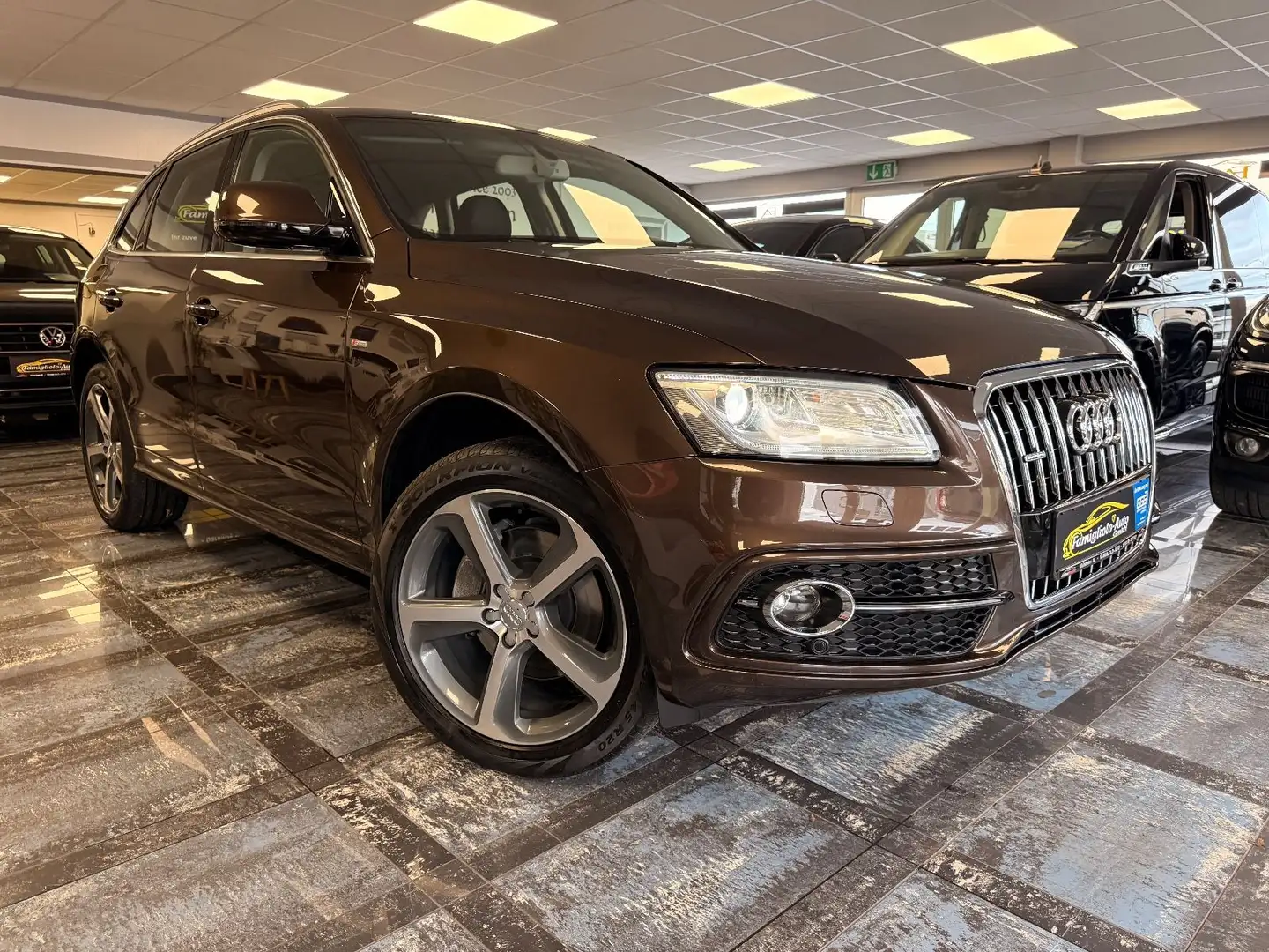 Audi Q5 3.0 TDI S-line/Quattro/Automatik/2.Hand/Navi Brun - 2