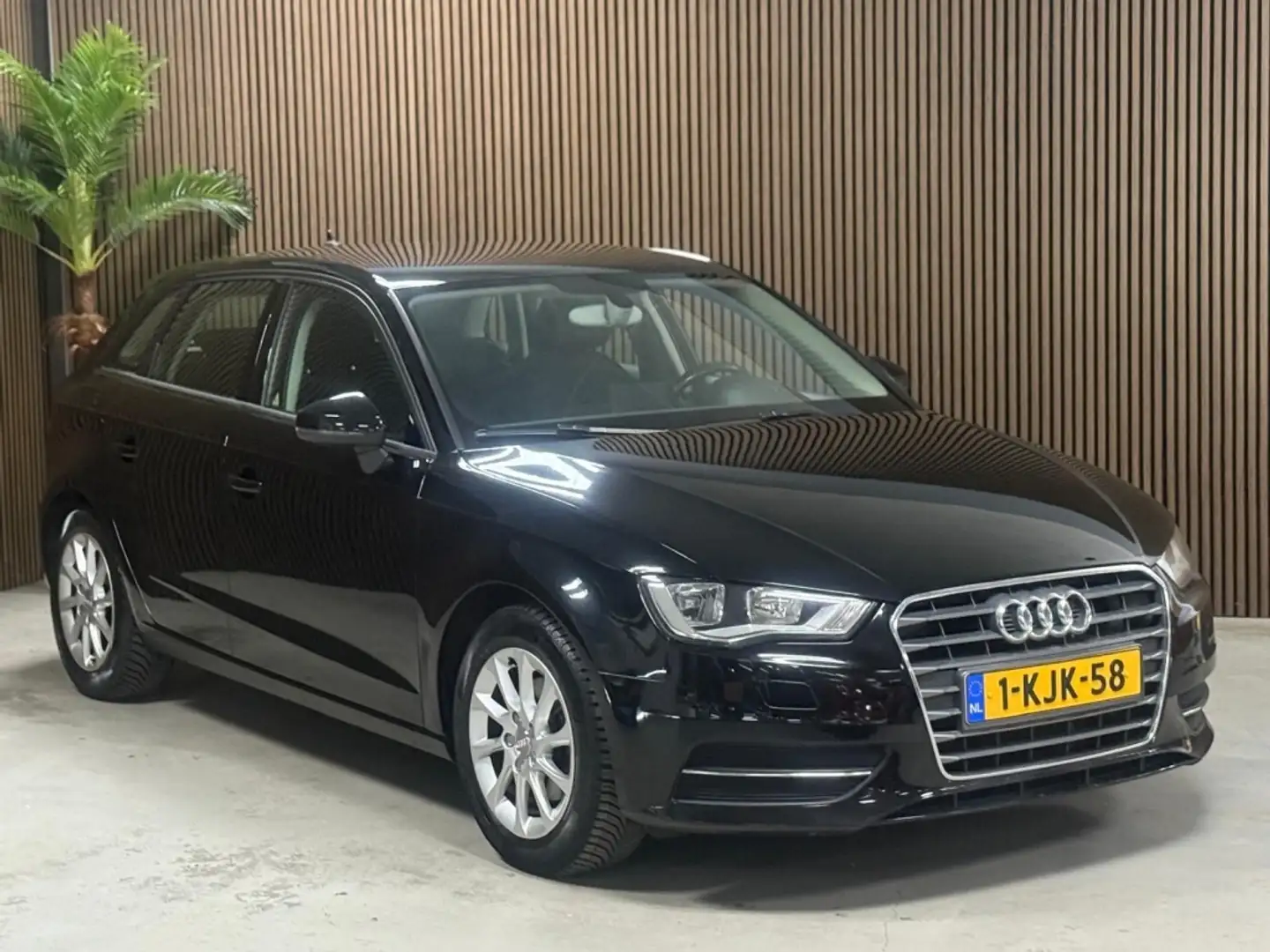 Audi A3 Sportback 1.4 TFSI Attr. Pro L Noir - 2