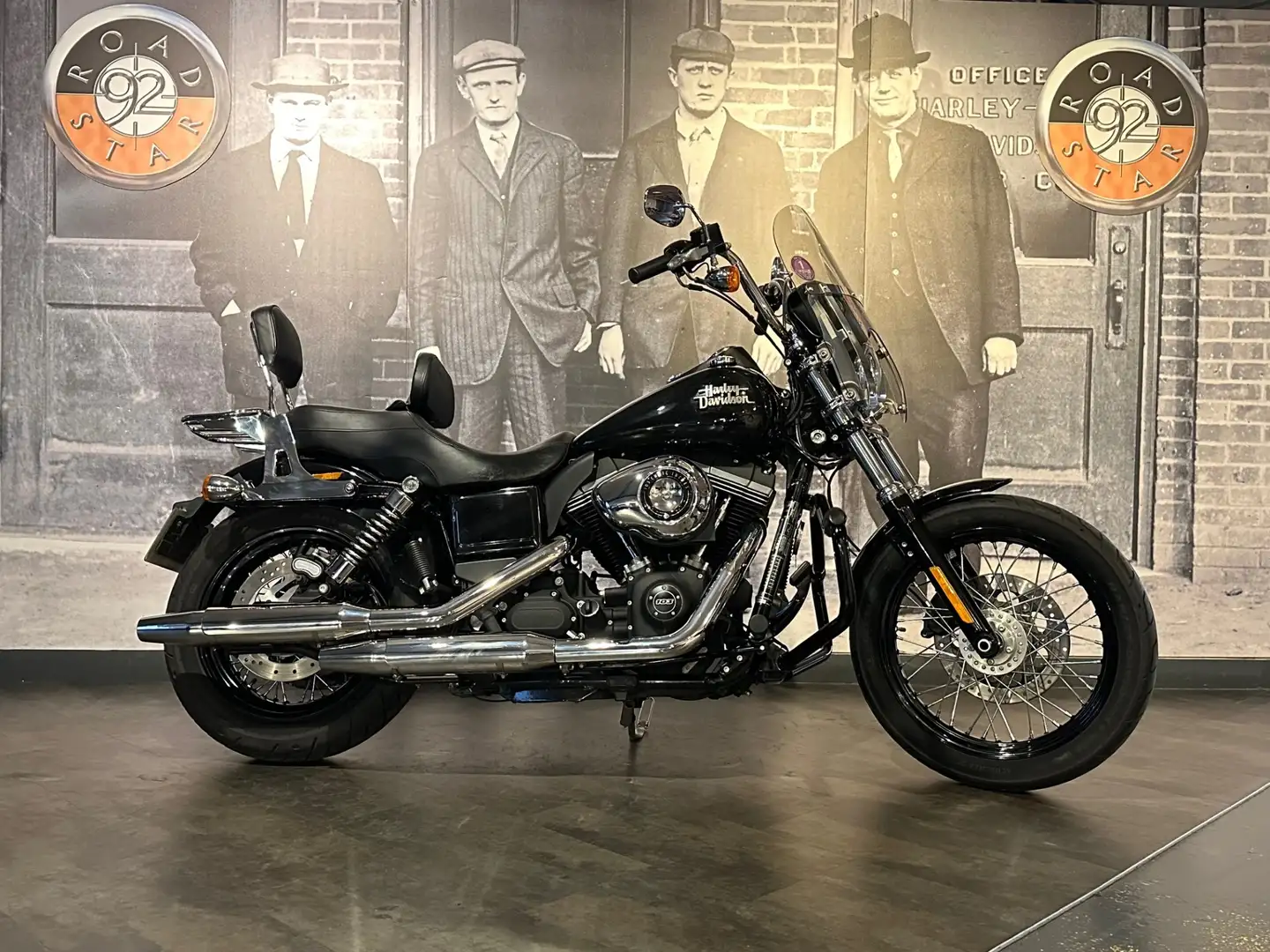 Harley-Davidson Dyna Street Bob Negru - 1