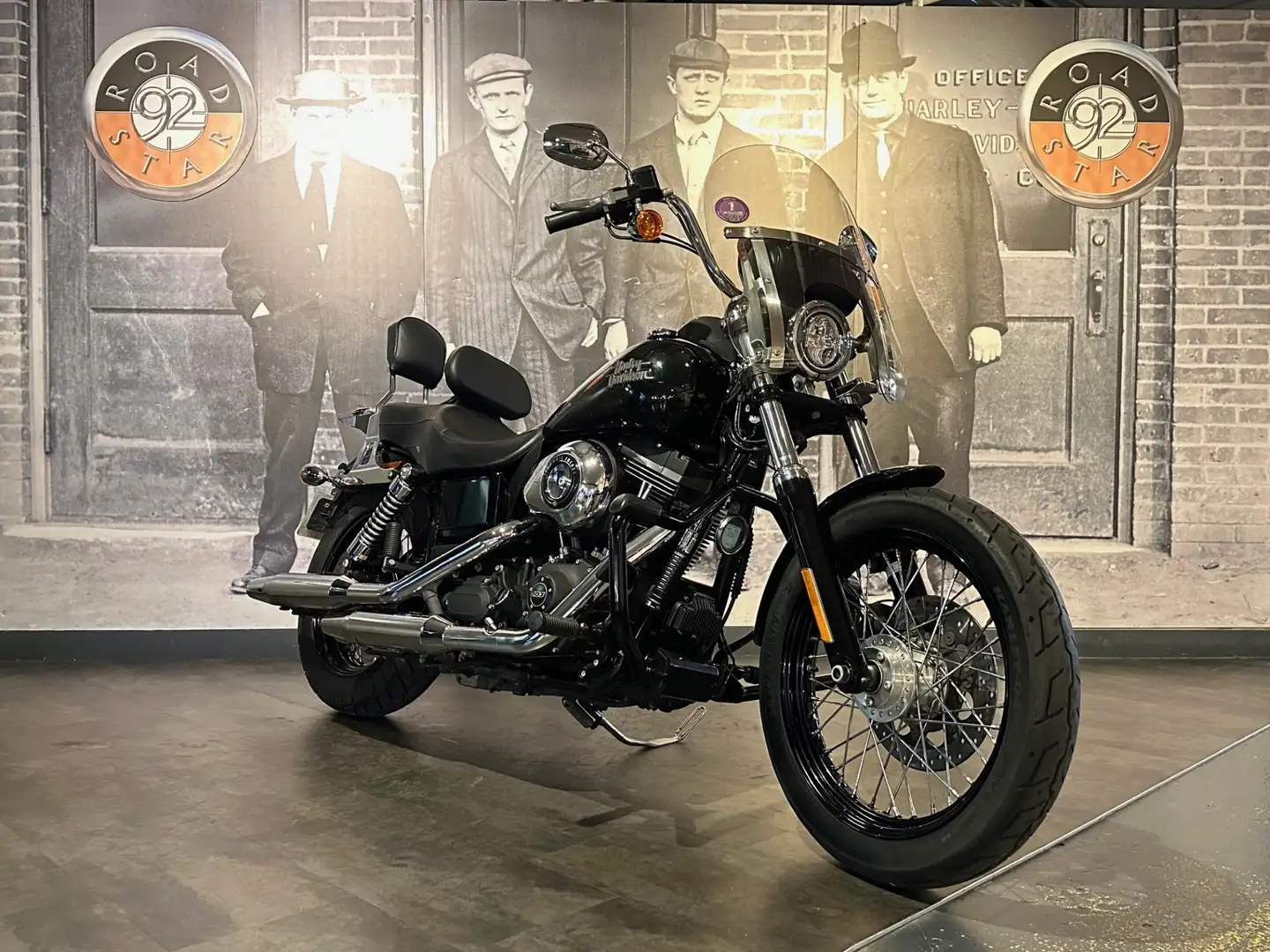 Harley-Davidson Dyna Street Bob Negru - 2