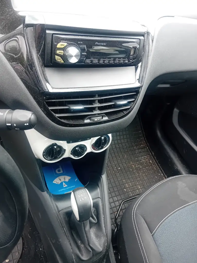 Peugeot 208 Export oder Händler - 1