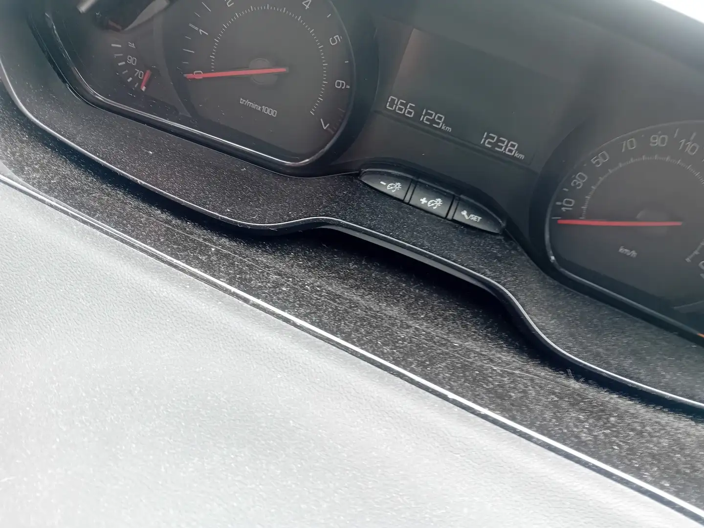 Peugeot 208 Export oder Händler - 2