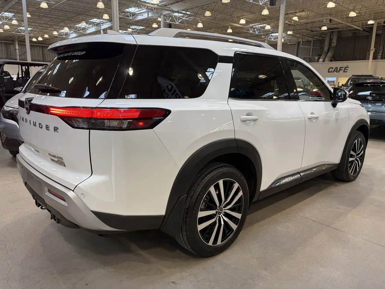 Nissan Pathfinder снимка Nissan Pathfinder