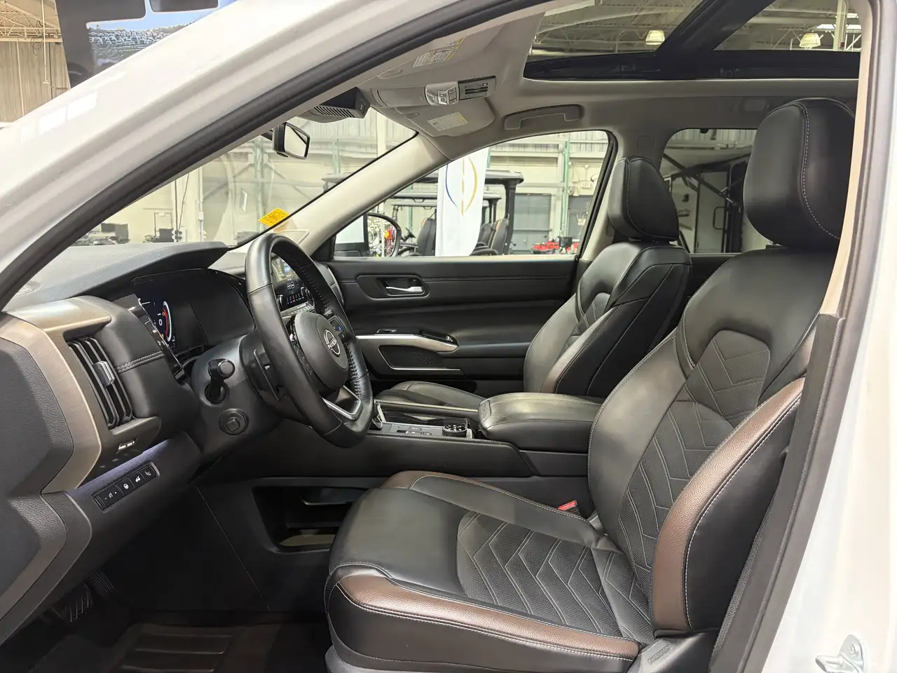 Nissan Pathfinder снимка Nissan Pathfinder