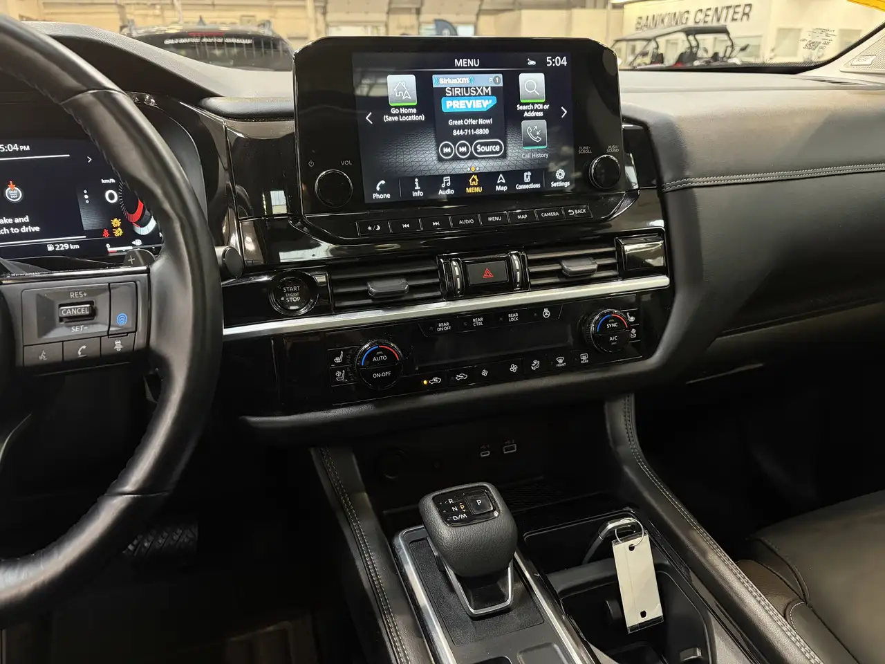 Nissan Pathfinder снимка Nissan Pathfinder