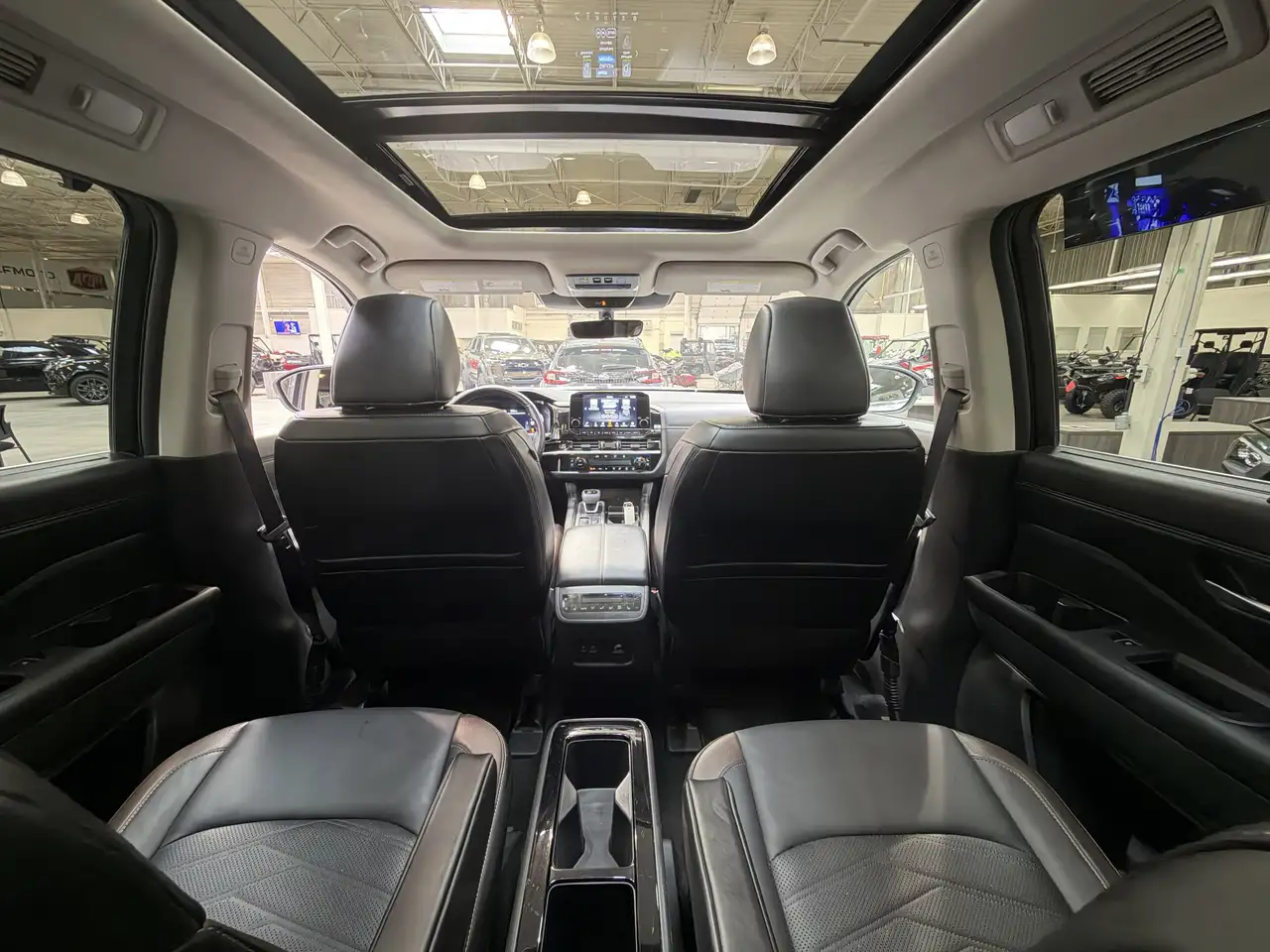 Nissan Pathfinder снимка Nissan Pathfinder