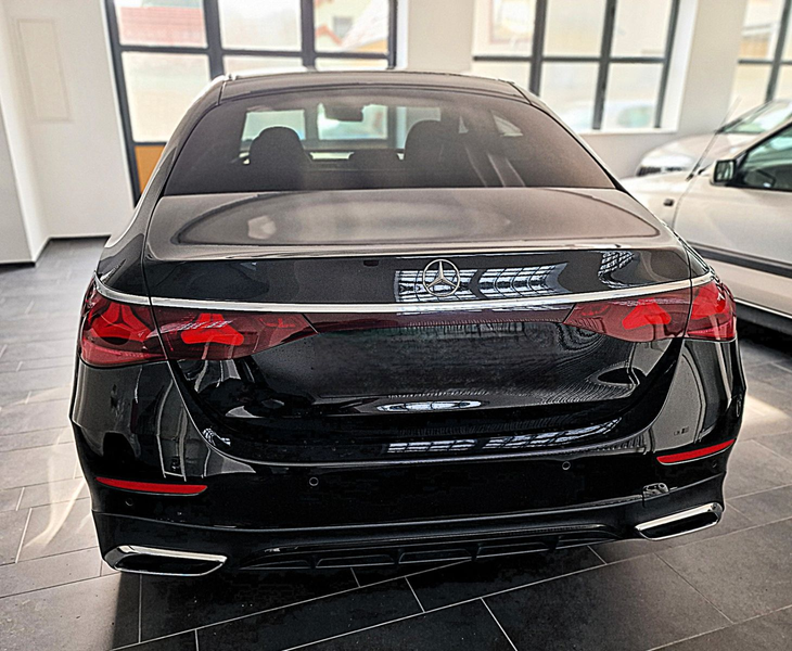 Mercedes-Benz E 220 AMG Line/ Night Paket/Kamera/20 Zoll AMG — photo 3