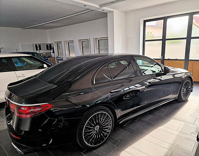 Mercedes-Benz E 220 AMG Line/ Night Paket/Kamera/20 Zoll AMG — photo 4