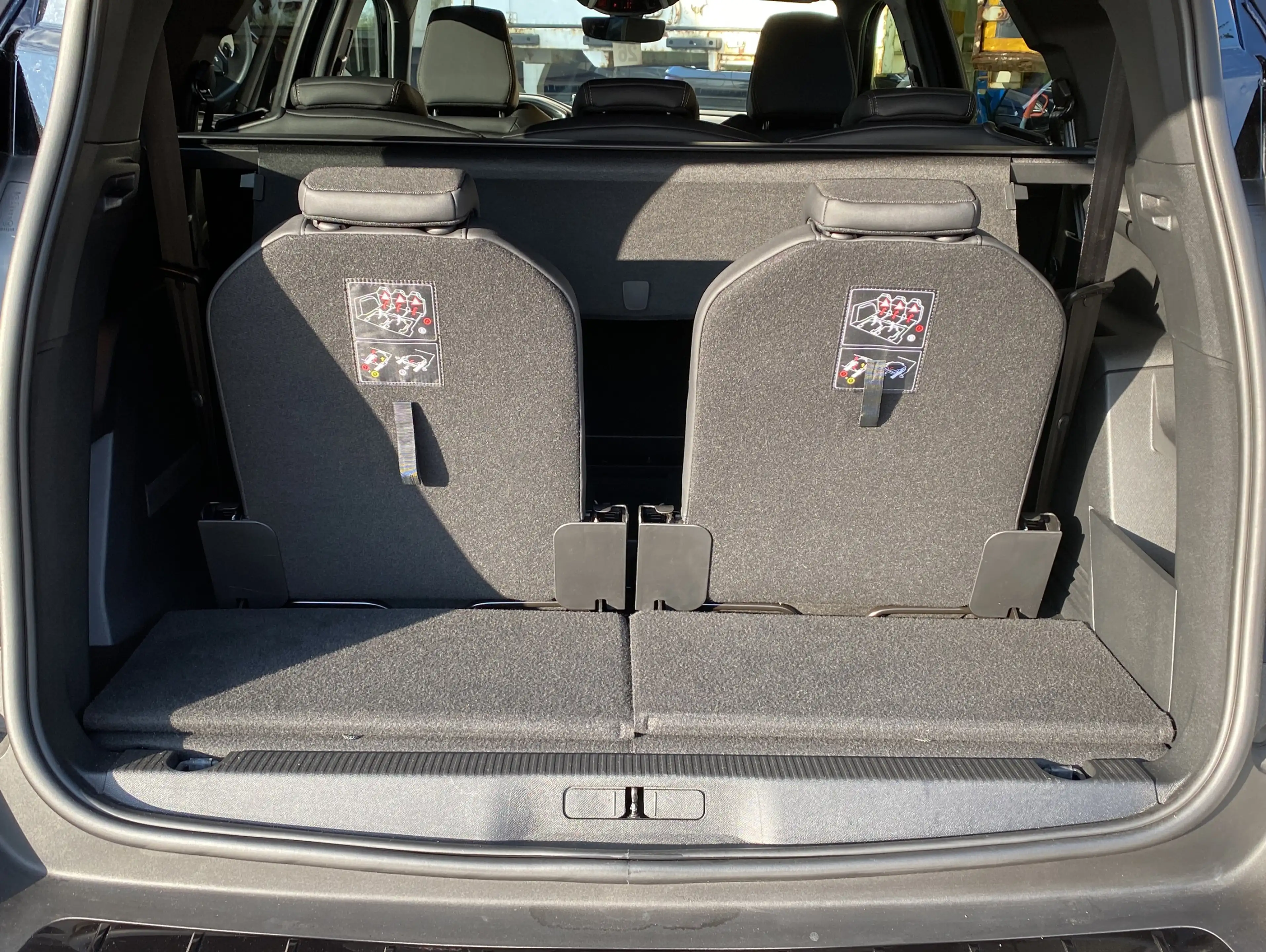 Peugeot 5008 GT Facelift*Navi*ACC*Kamera*7Sitze* — photo 10