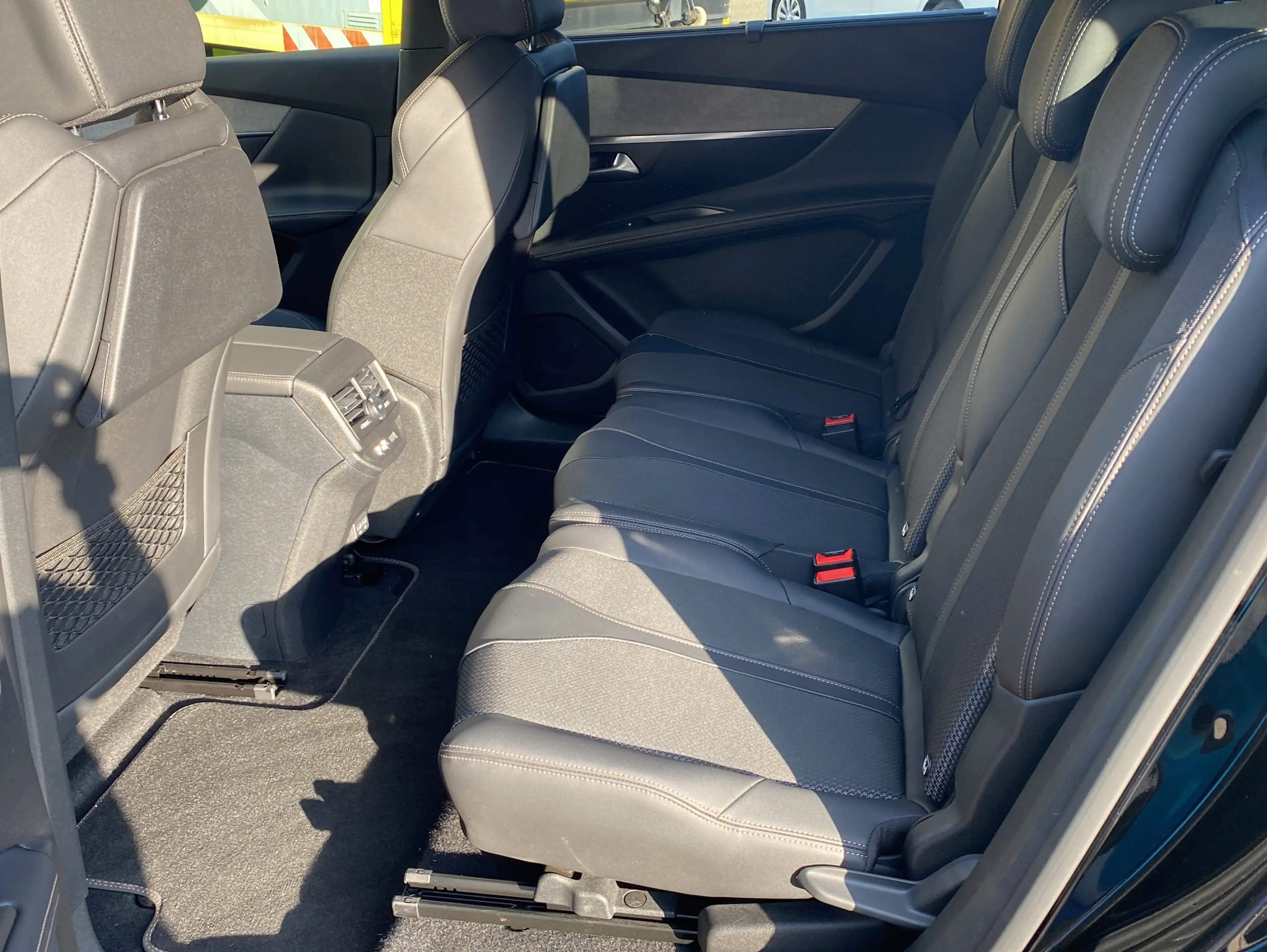 Peugeot 5008 GT Facelift*Navi*ACC*Kamera*7Sitze* — photo 6