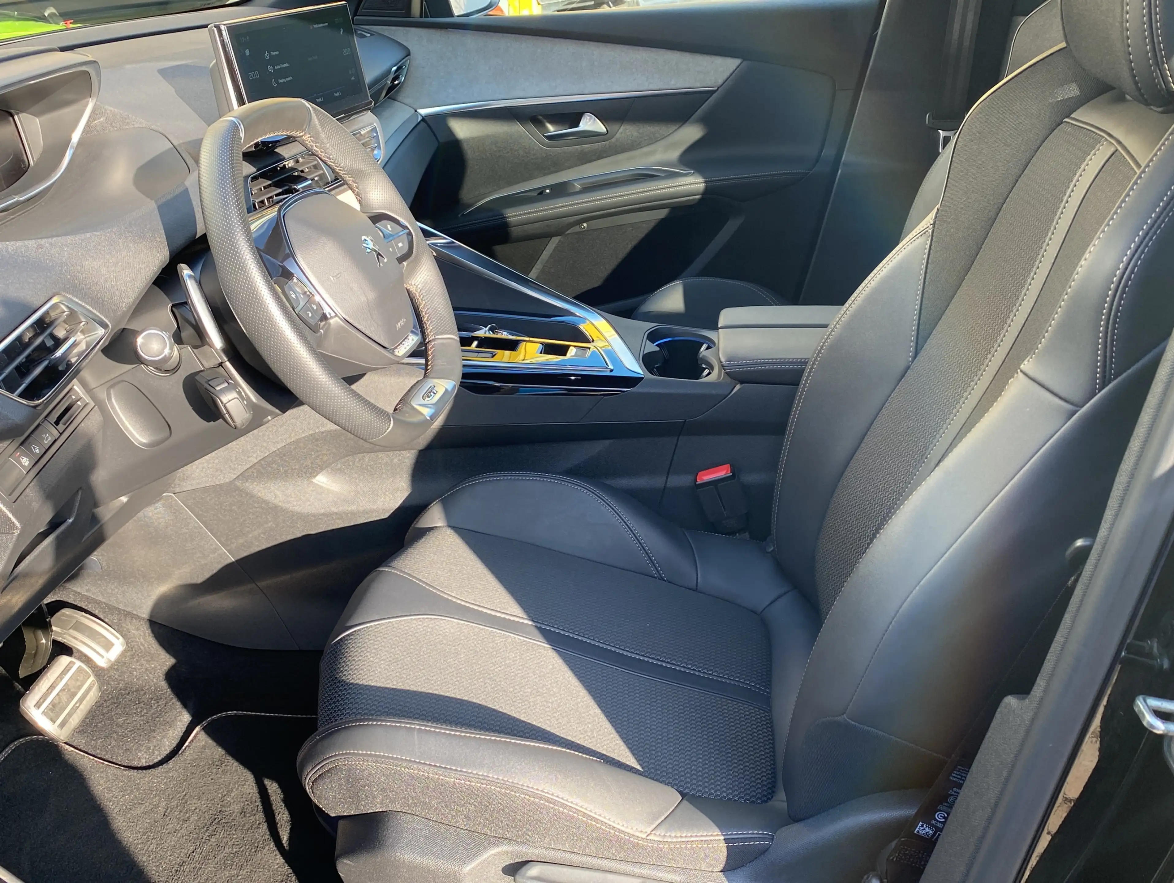 Peugeot 5008 GT Facelift*Navi*ACC*Kamera*7Sitze* — photo 3
