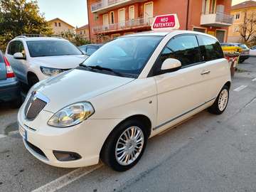 Ypsilon II 2007 1.2 8v Elle 69cv