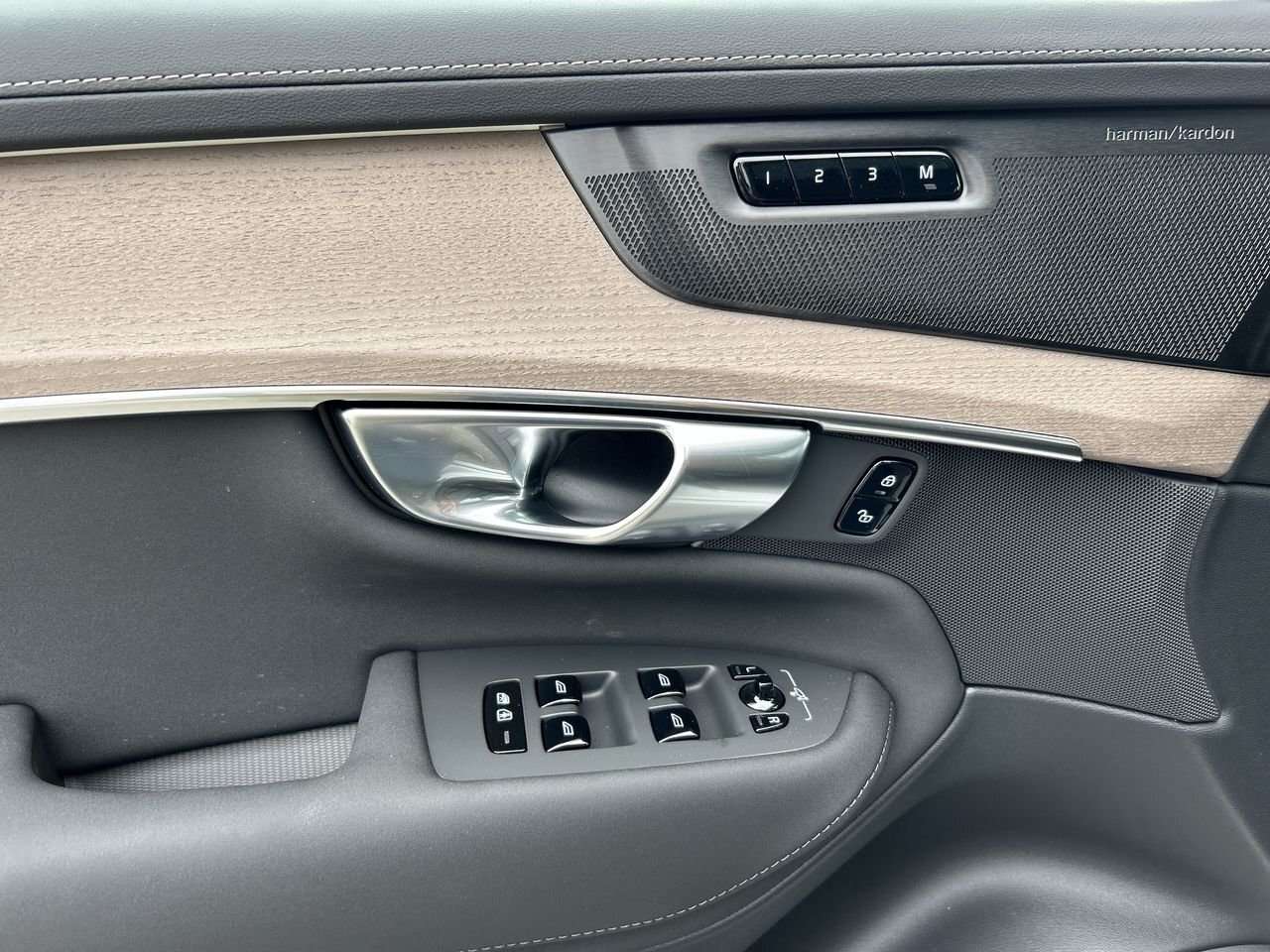 2026 Volvo XC90 Plus 7-Seater (Dark Theme) Rear Camera Washer | Ha thumb 21