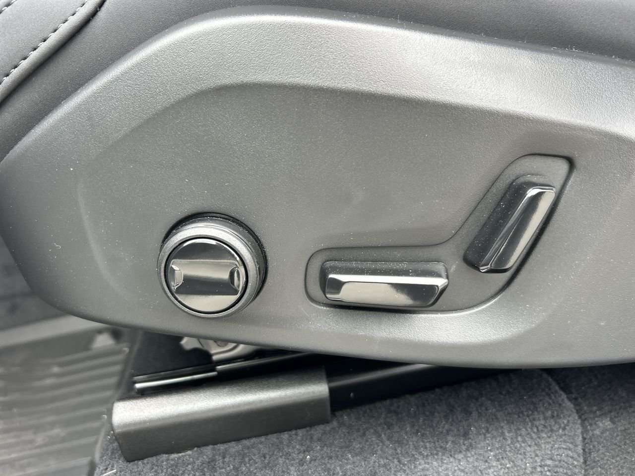 2026 Volvo XC90 Plus 7-Seater (Dark Theme) Rear Camera Washer | Ha thumb 20